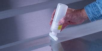 3M 4298Uv Adhesion Promoter - Tape Primer 4 Fl Oz / 118 Ml Bottle With 0.750'' X 0.312'' Felt Tip Applicator