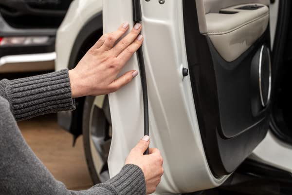 Duck Brand # 287901 Auto & Marine Rubber Weatherseal - Black.31 in. x .38 in. x 17 ft.