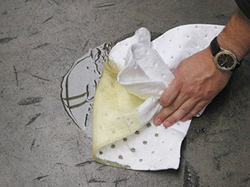Brady Spc Bpo500 15'' X 17'' Light Weight Economical Oil Only Absorbent Pads - 100 Ct