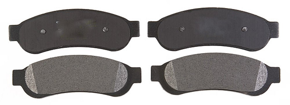 Raybestos PGD1067M Professional Grade Semi-Metallic Disc Brake Pad Set