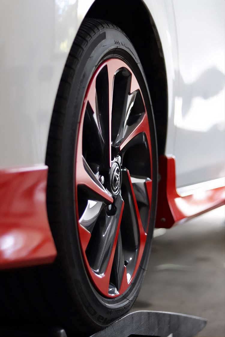 VViViD+ Premium Vinyl Wrap Film (3ft x 5ft, Gloss Rosso Corsa (Ferrari) Red)