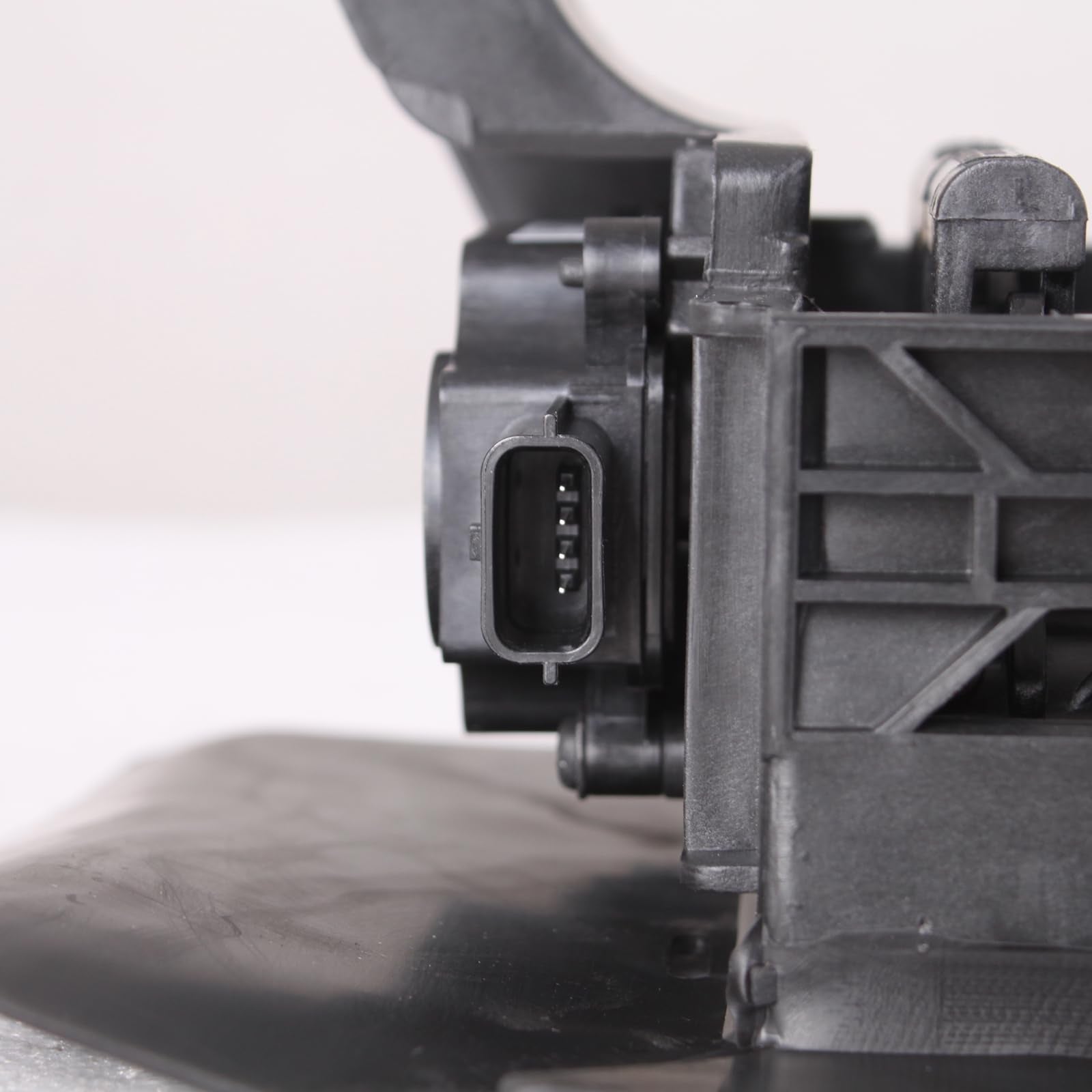 TYG (CAPA CERTIFICATE) Active Grille Shutter For Nissan Altima Sedan '16 - '18/ Murano '15-'23 62330-5AA0A NI1206102 w/Motor