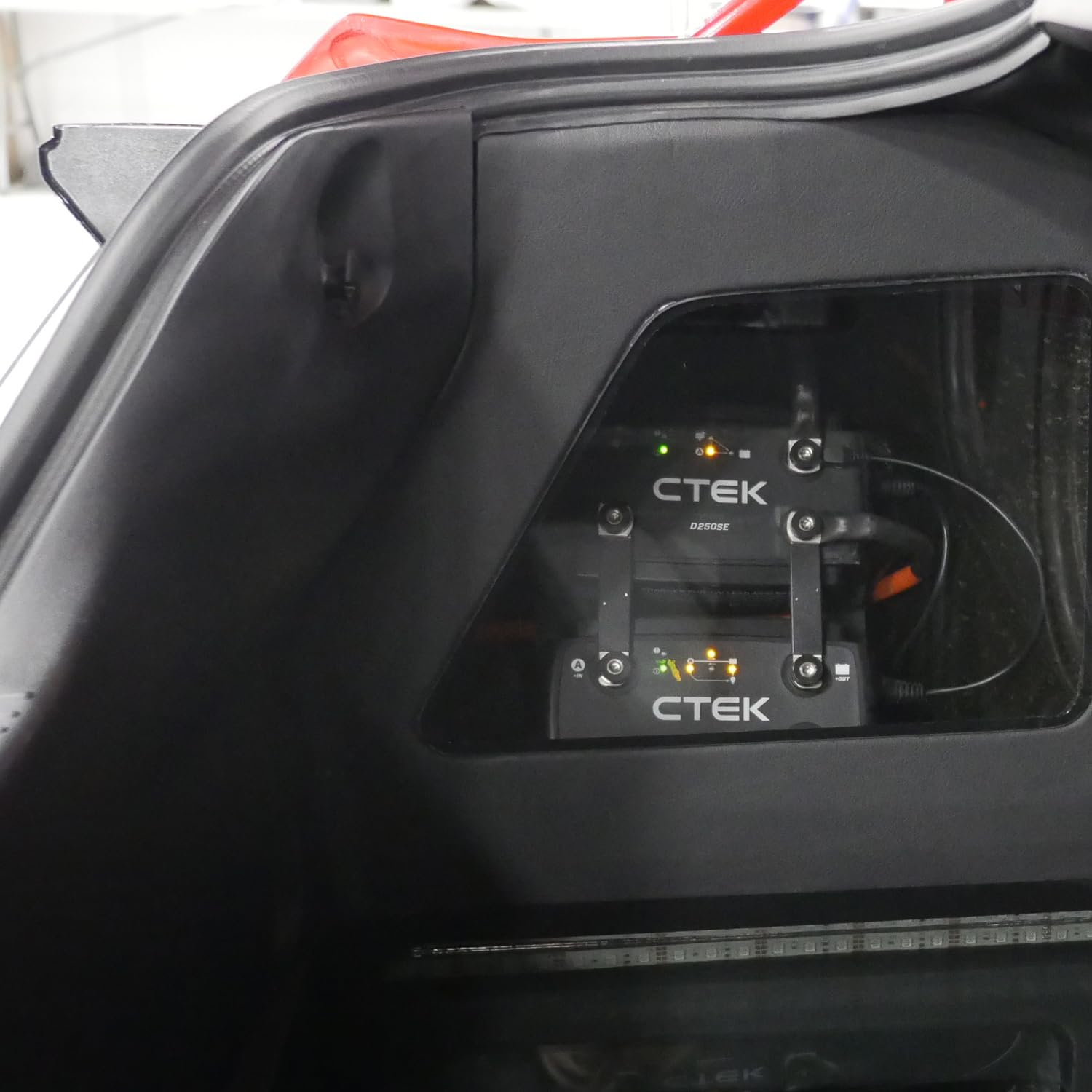 Ctek D250Se, 20A, 12V Battery Charger For Starter And Service Batteries In Rv, Truck And Overlanding Vehicles, Solar Battery Maintainer, 12V Lithium Ion Battery Charger And Smart Alternator Compatible