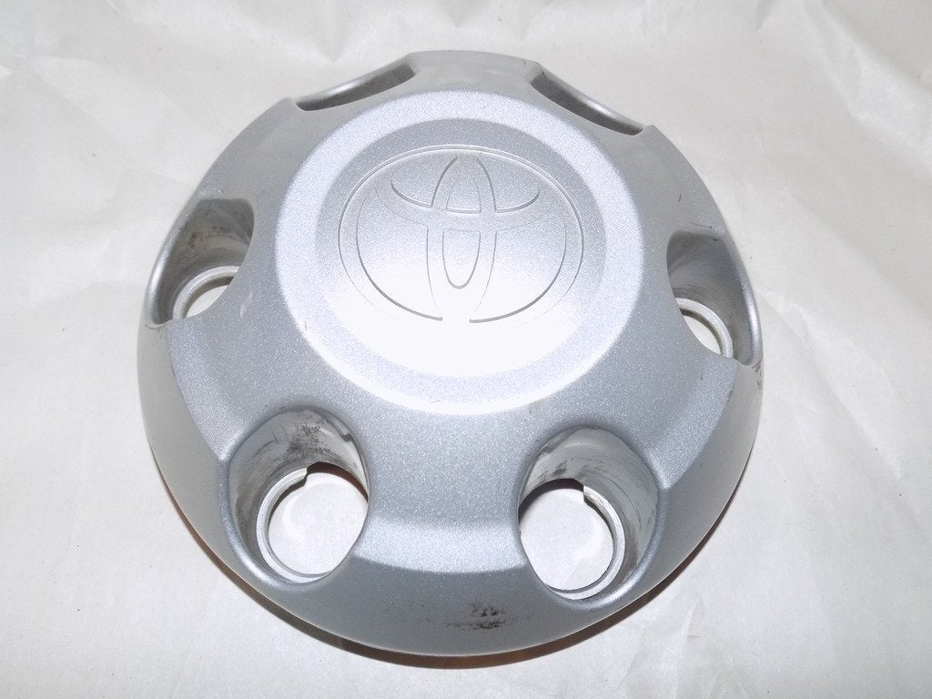 Genuine Toyota (4260B-04010) Wheel Hub Cover Sub-Assembly
