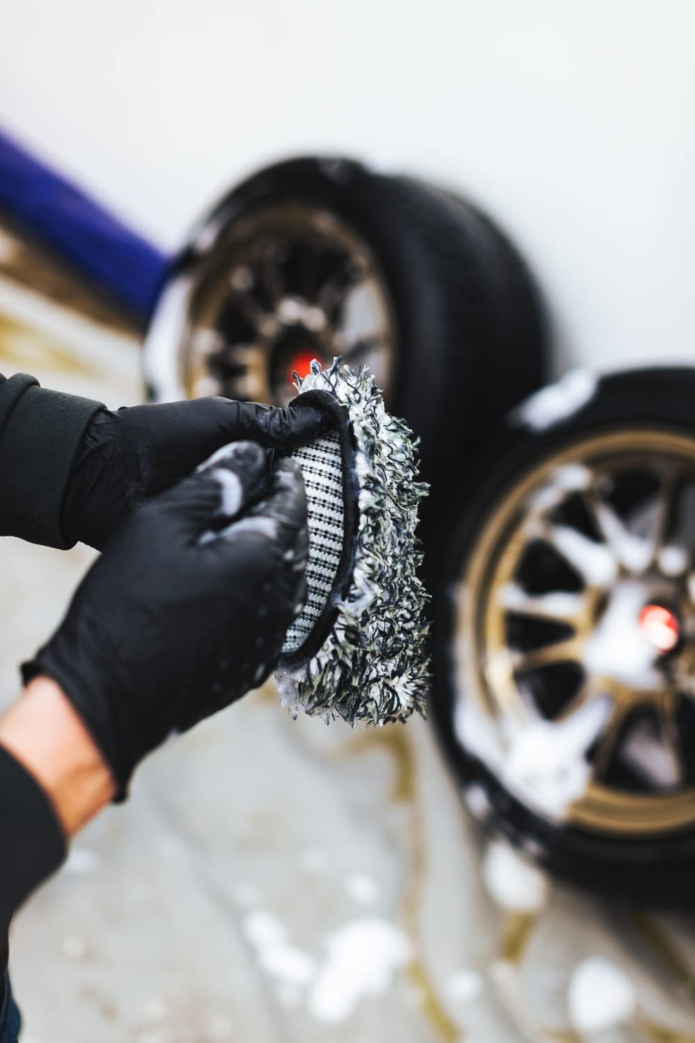 The Rag Company - The Cyclone Ultra Wheel Mitt - Perfect for Wheels, Grills, and Tight Areas; Proprietary Microfiber Blend; Easi