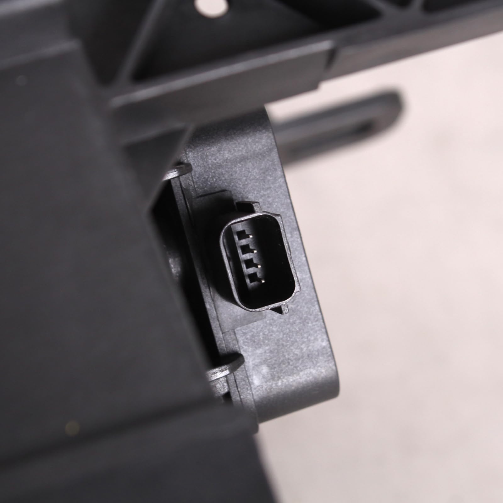 TYG (CAPA QUALITY) Active Grille Shutter For '18-'21 Ford Expedition/Expedition MAX Lower JL1Z8475B FO1206143 w/Motor