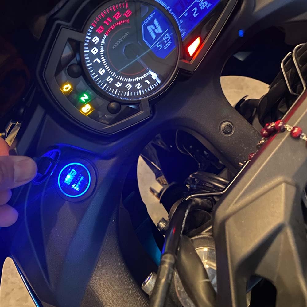 Motorcycle Dual USB Charger with Relay Battery Charger for Kawasaki Versys650 Versys1000 Ninja400 Ninja650 Versys 650 1000 X300