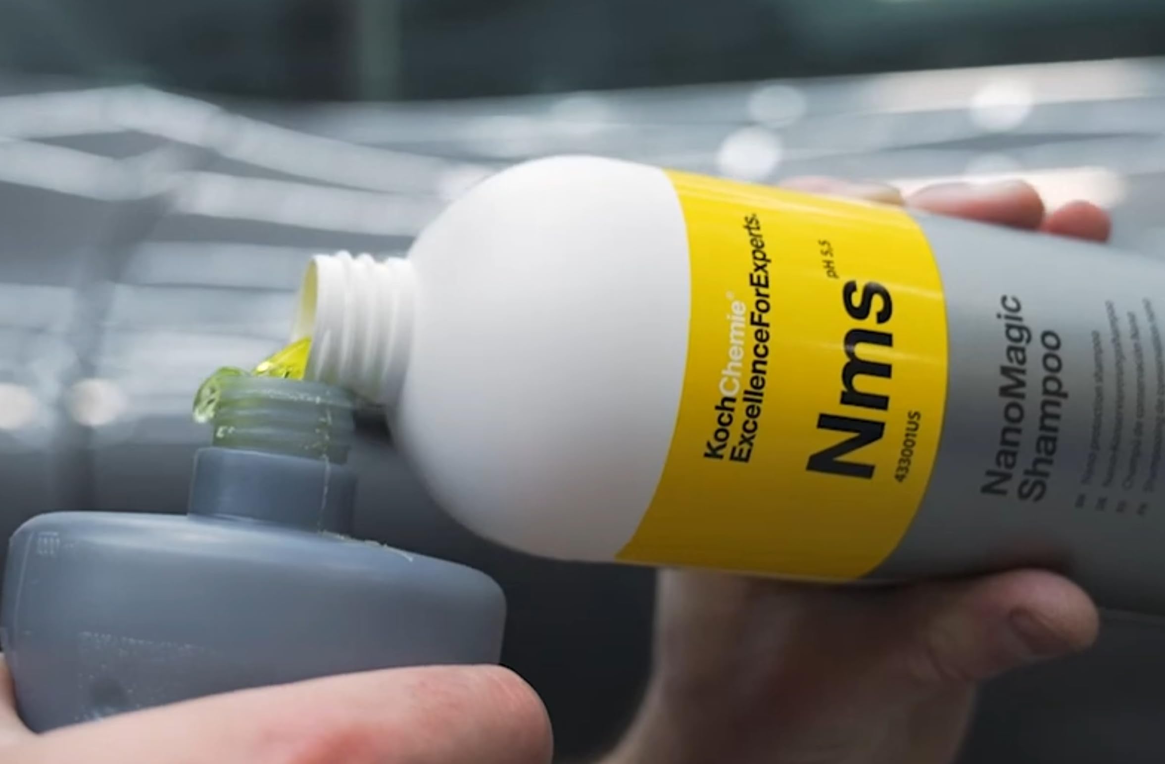 Koch-Chemie Nanomagic Shampoo - Auto Soap With Gloss Cleaning, Water-Repellent, Nano Shampoo Layer (1 Liter)