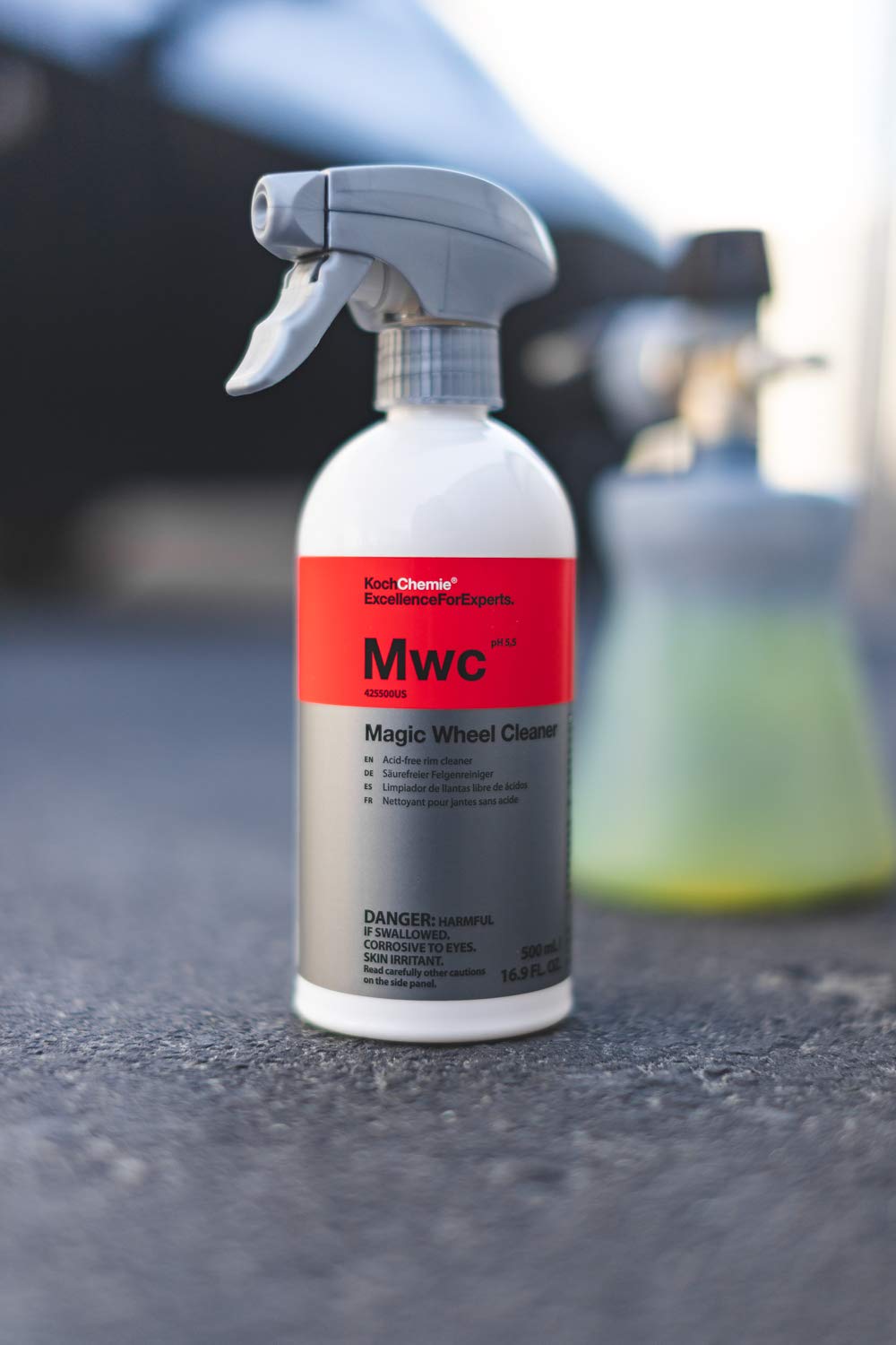 KOCHCHEMIE Magic Wheel Cleaner - Powerful Rim and Rim Well Cleaner; Acid Free, Dissolves Iron Particles Using Visible Red Discol
