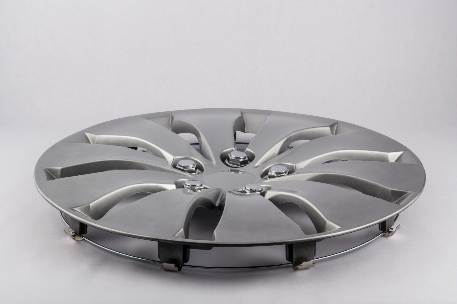 Set Of 4 Silver 16 Inch Aftermarket Replacement Hubcaps With Metal Clip Retention System - Part Number: Iwc439/16S