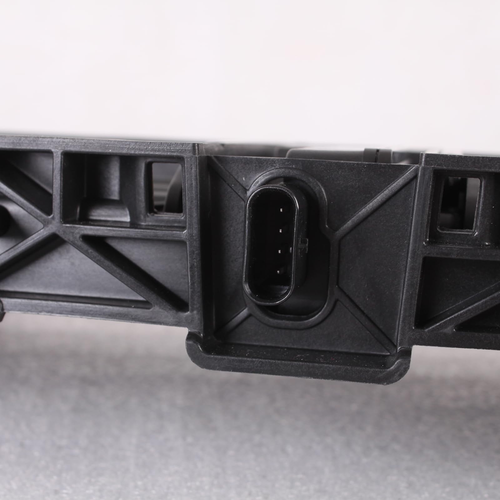 TYG (CAPA CERTIFICATE) Active Grille Shutter For Chevrolet Traverse '18-'21/Buick Enclave '18-'19 Lower 84393410 GM1206107 w/Mot