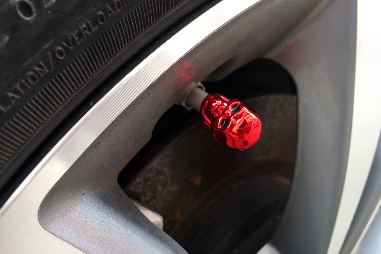 Dsycar Red Skull Valve Stem Caps Funny Cars Tires Valve Stem Caps Cover Cool Skull Head Universal For Cars Suv Bike Trucks Motor