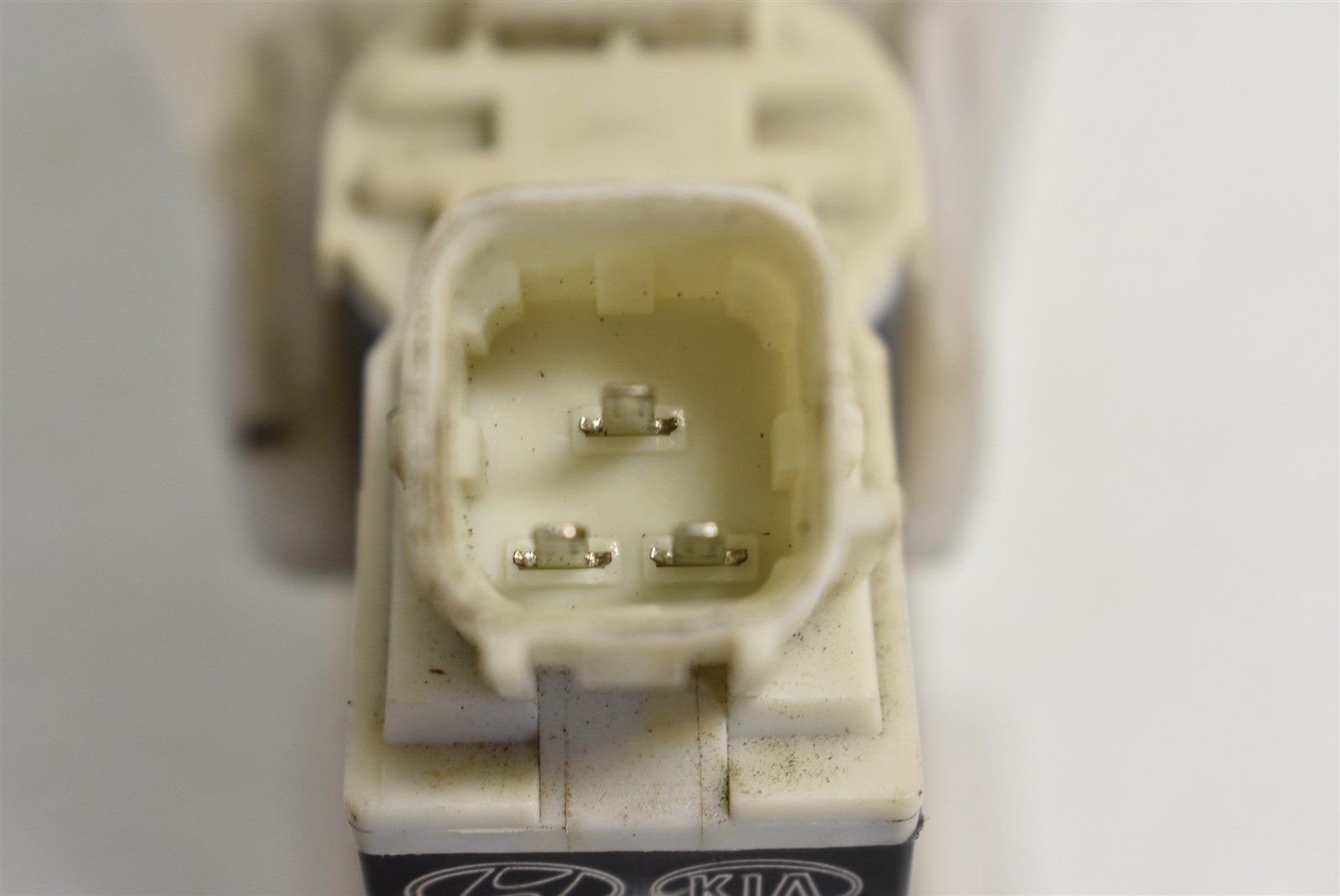 Hyundai Genuine 98510-2V100 Windshield Washer Motor And Pump Assembly