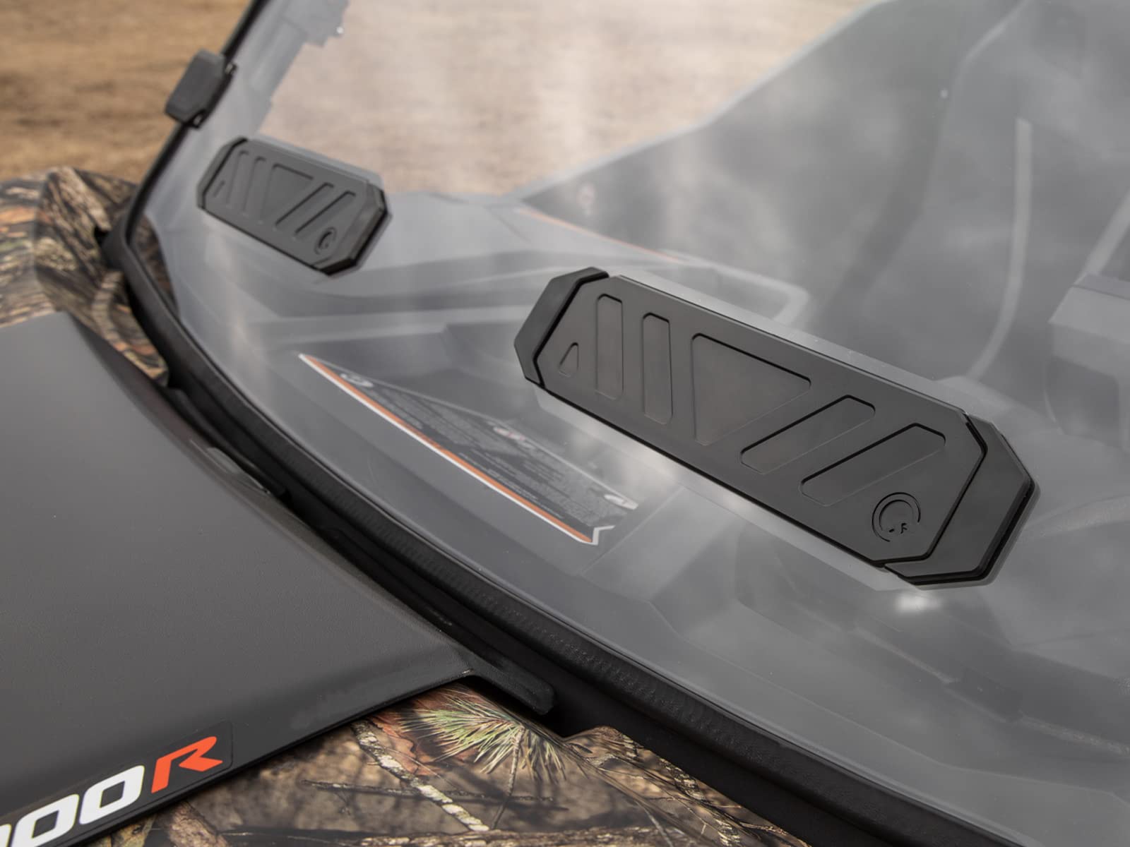 Superatv Vented Full Front Windshield For 2021+ / 2022+ Can-Am Commander | 1/4' Polycarbonate | Xr Optic Hard Coating | Scratch-Resistant | 3 Vent Positions | Includes Pre-Installed Bulb Seal