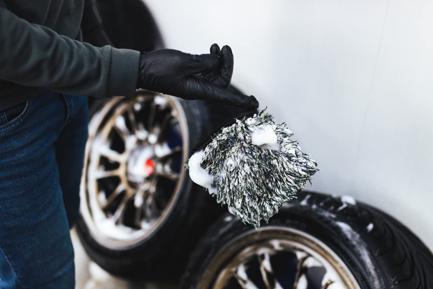 The Rag Company - The Cyclone Ultra Wheel Mitt - Perfect for Wheels, Grills, and Tight Areas; Proprietary Microfiber Blend; Easi