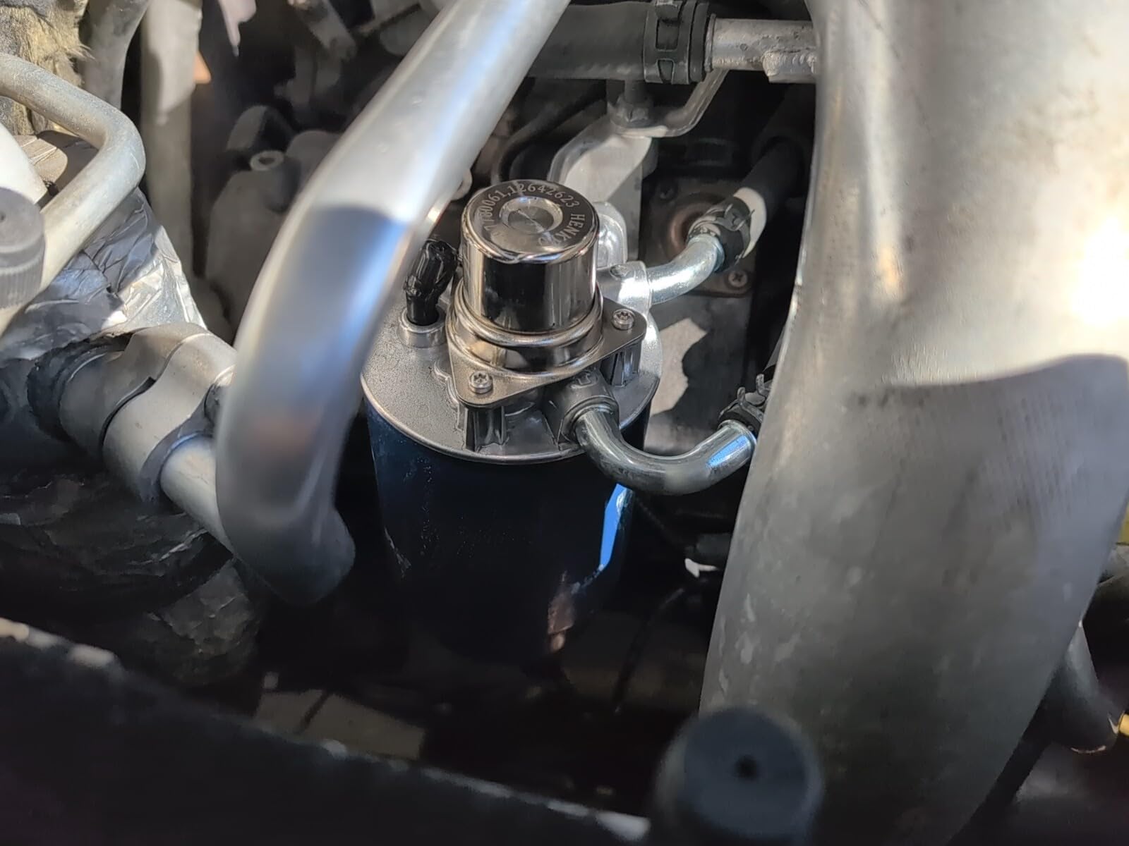 For 2001-2004 CHEVROLET SILVERADO GMC SIERRA 2500 3500 6.6L DURAMAX FUEL FILTER/WATER SEPARATOR HOUSING ASSEMBLY OEM 97780061