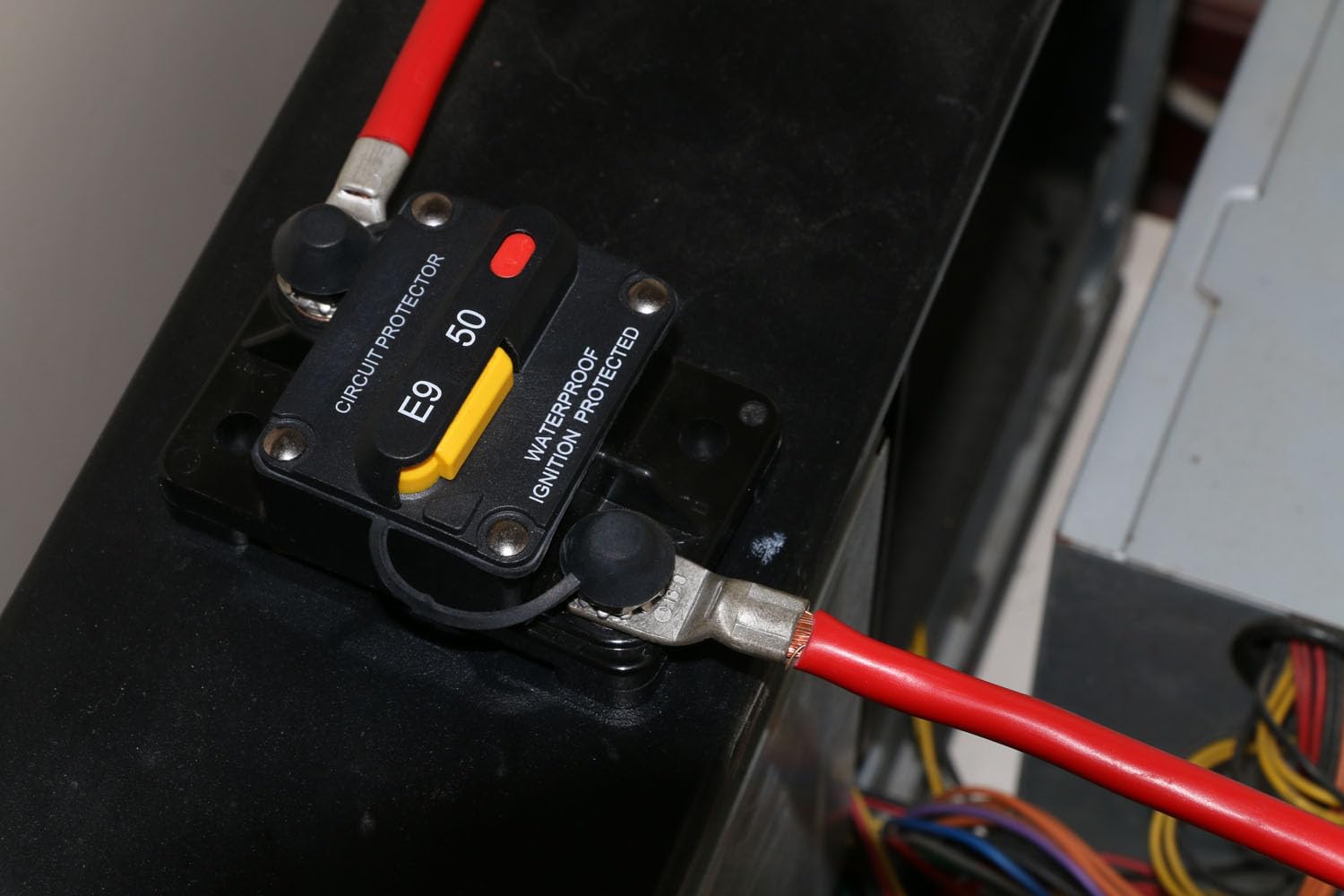 T Tocas 30 Amp Circuit Breaker With Recessed Switch Design For Boat Trolling Motor Marine Atv | Waterpoof Ip67 Protection With M