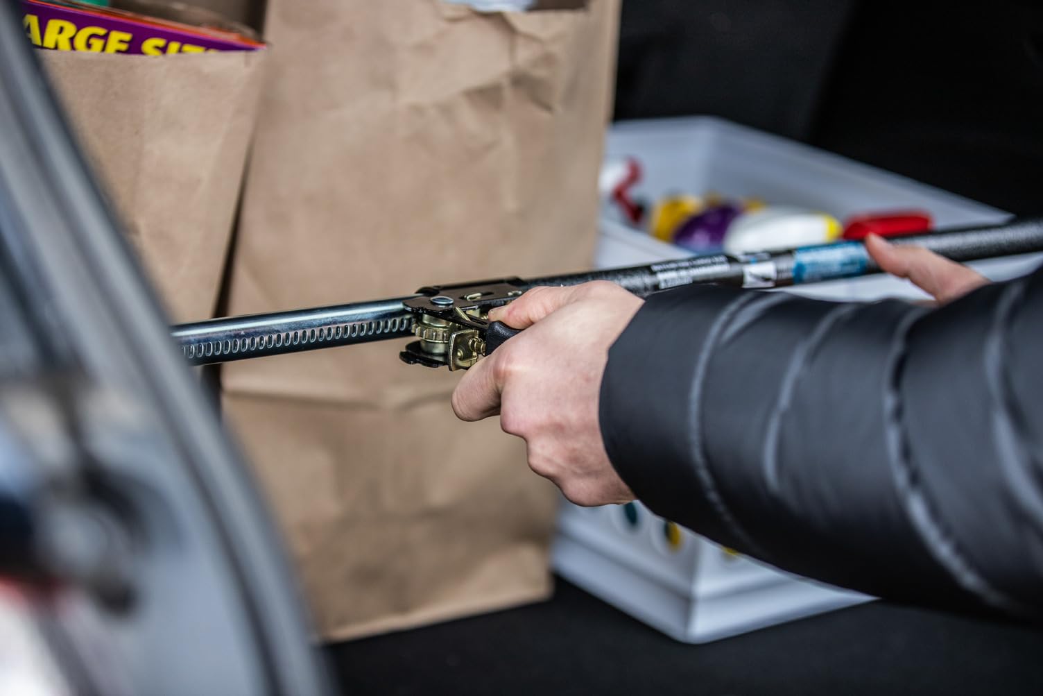 Keeper - Ratcheting Cargo Bar - Black/Silver, Adjustable From 40&quot;-70&quot;