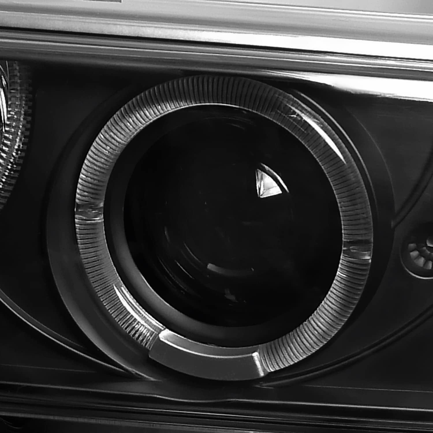 Spec-D Tuning SMD LED Dual Halo Projector Headlights Black Compatible with 1998-2004 Chevy S10 Pickup, 1998-2004 Chevy S10 Blazer Left + Right Pair Headlamps Assembly