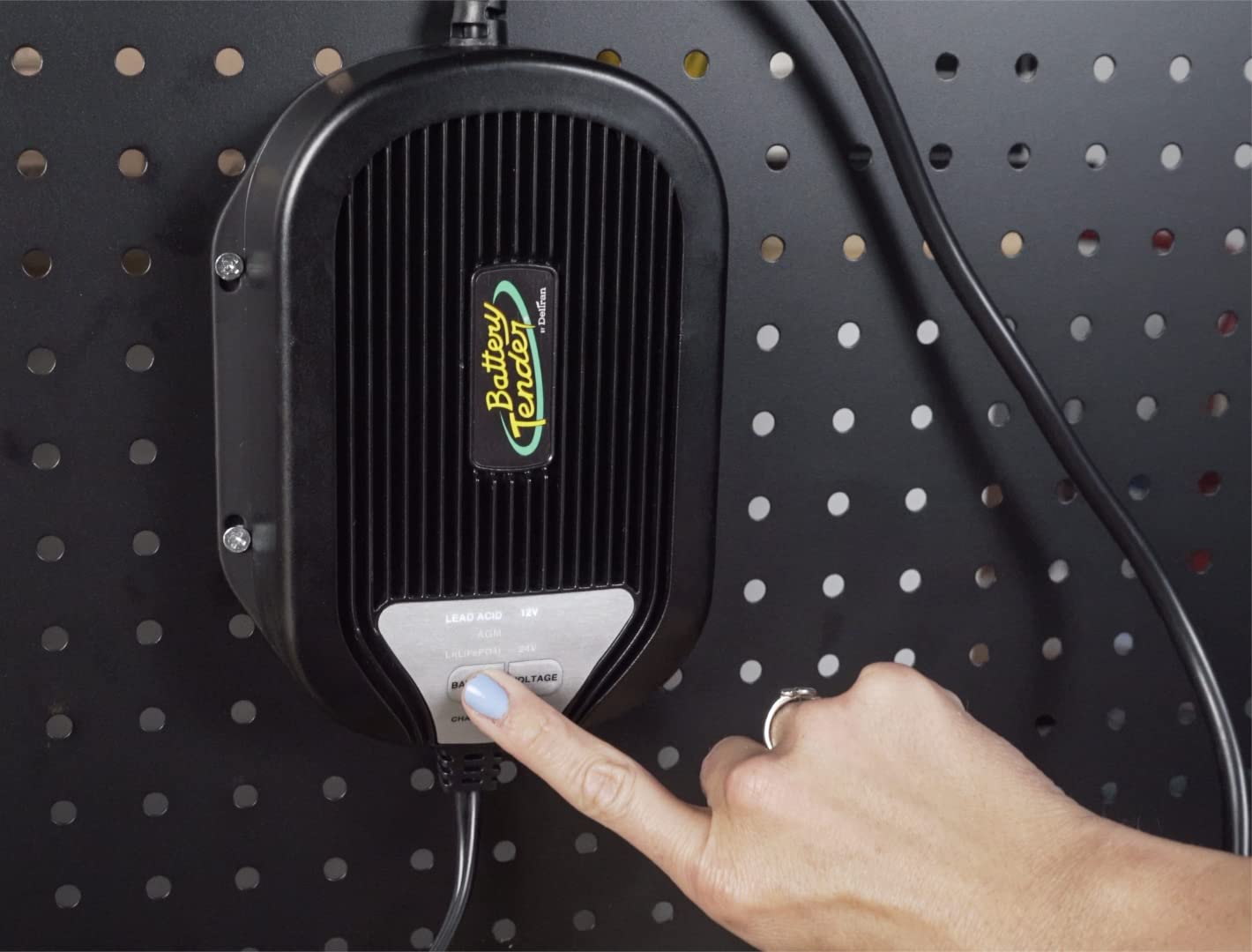 Battery Tender 5 AMP Selectable 12V / 24V Battery Charger and Maintainer - Switchable 5 AMP / 2.5 AMP Onboard Marine for Boat Wa