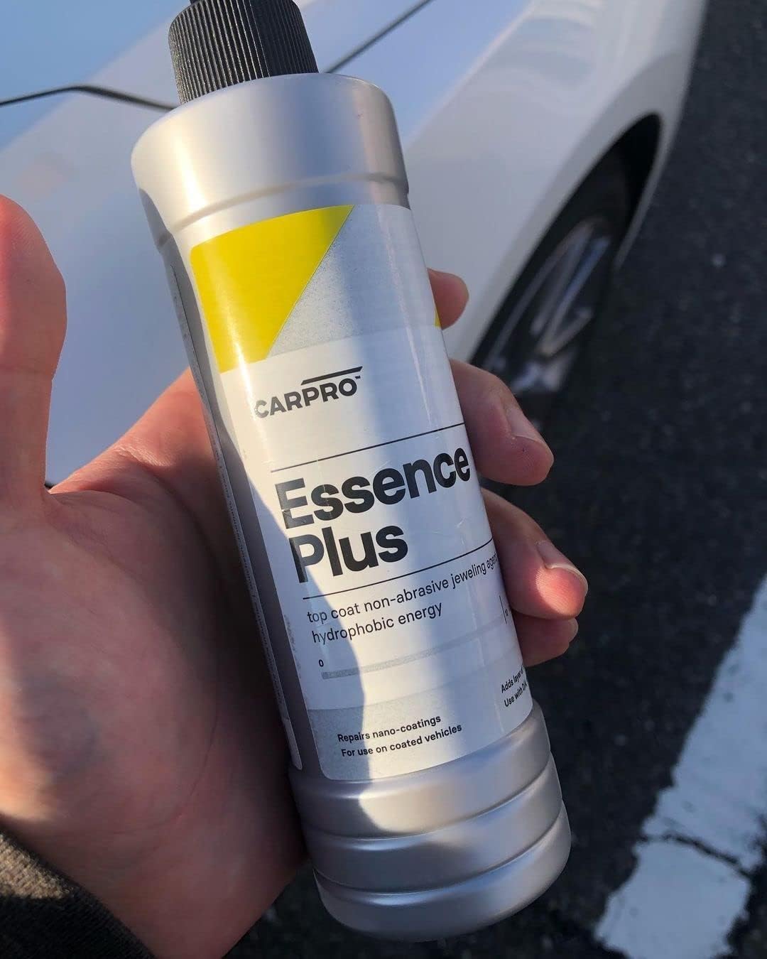 Carpro Essence Plus Non-Abrasive Gloss Agent, Sio2, Blend Of Ceramic Coat Repair Agents, High Gloss Quartz Resins, And Hydrophob