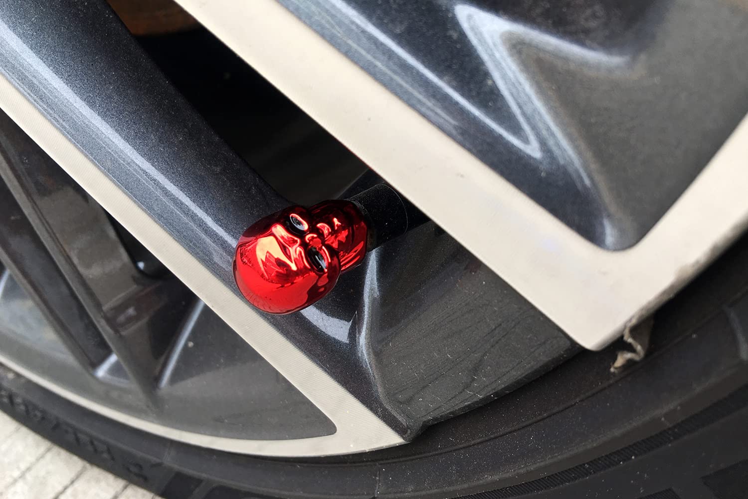 Dsycar Red Skull Valve Stem Caps Funny Cars Tires Valve Stem Caps Cover Cool Skull Head Universal For Cars Suv Bike Trucks Motor