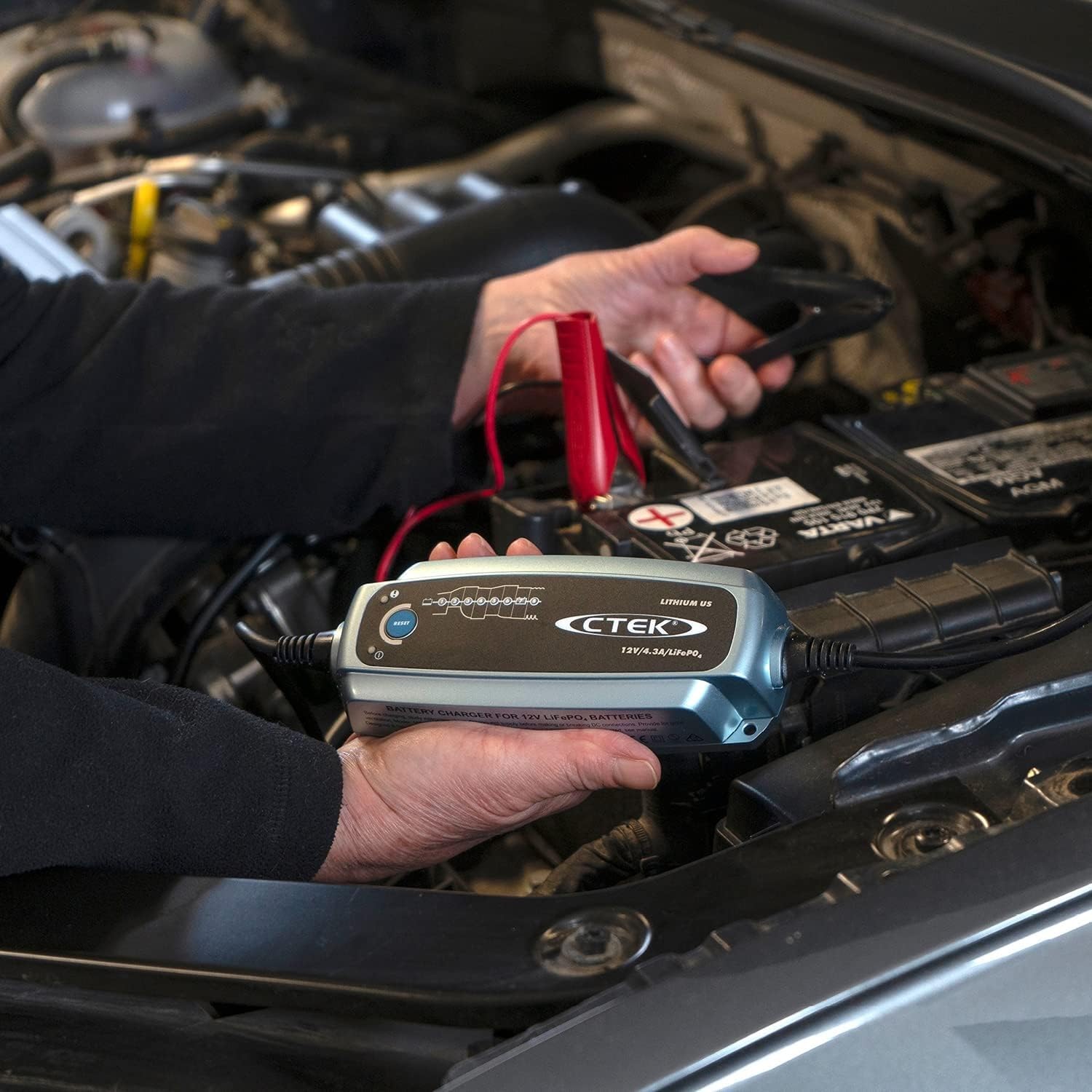 Ctek 56-926 Lithium Us  Fully Automatic Lithium Ion Phosphate Lifepo4 Battery Charger  5.0Ah - 60Ah  Maintenance Charging Up To