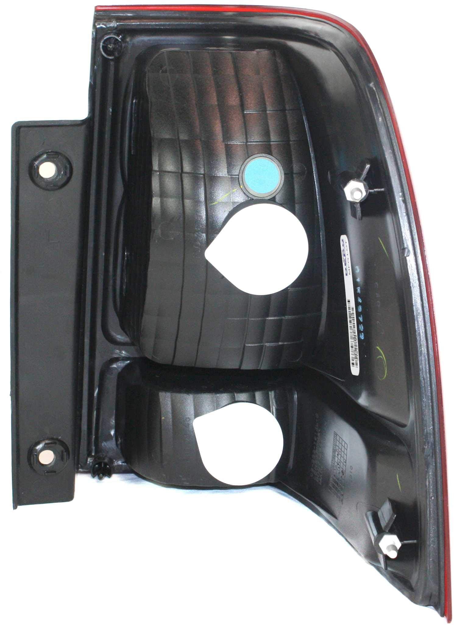 Evan Fischer Driver Side Tail Light Compatible With 2003-2006 Ford Expedition - Fo2800166