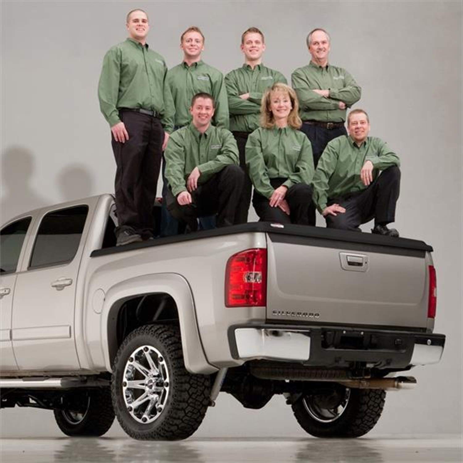 UnderCover SE One-Piece Truck Bed Tonneau Cover | UC2136 | Fits 2009 - 2014 Ford F-150 6' 7'' Bed (78.8'')