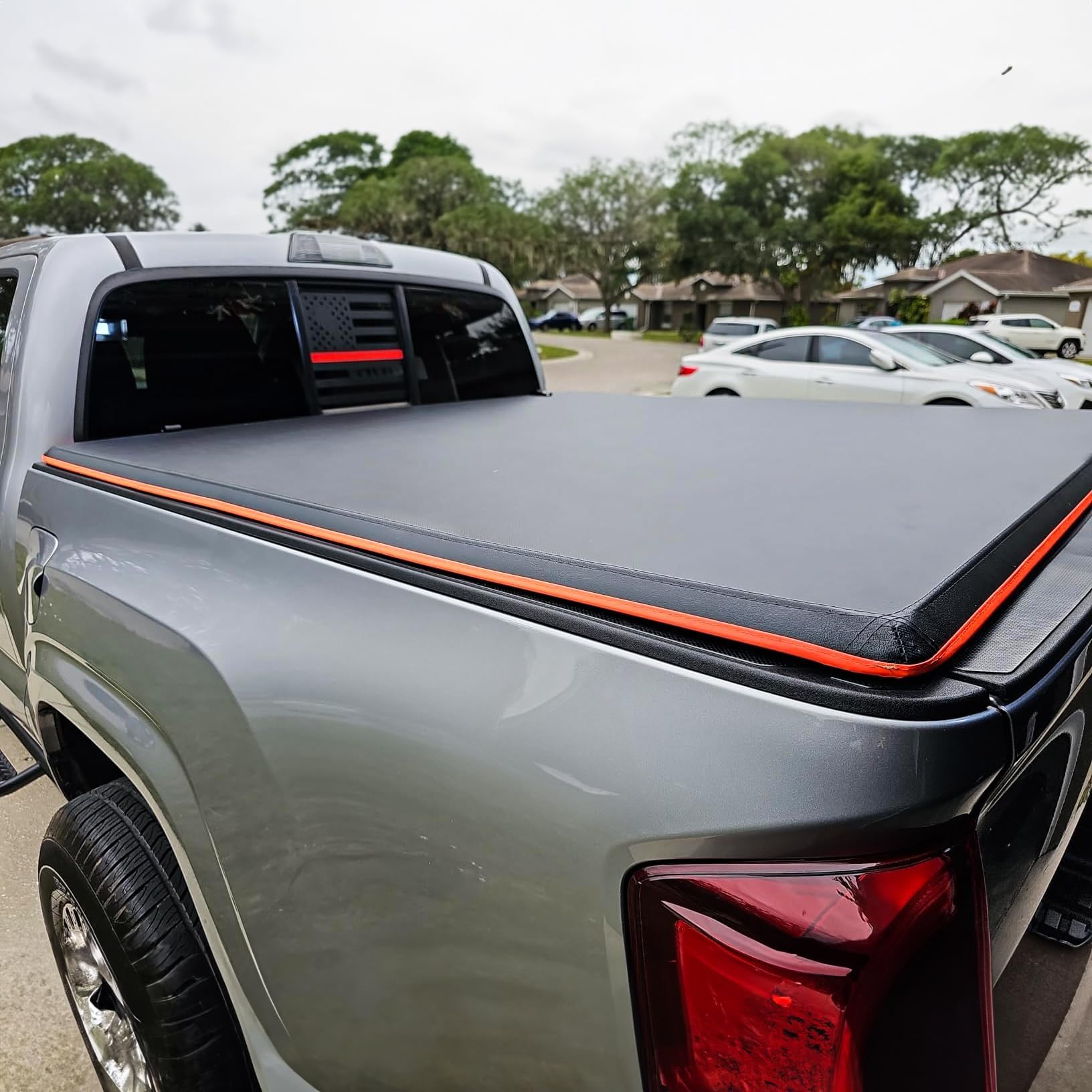 Yitamotor Soft Tri-Fold Truck Bed Tonneau Cover Compatible With 2005-2025 Nissan Frontier(No M  Xico) 5Ft Bed, Reflective Strip
