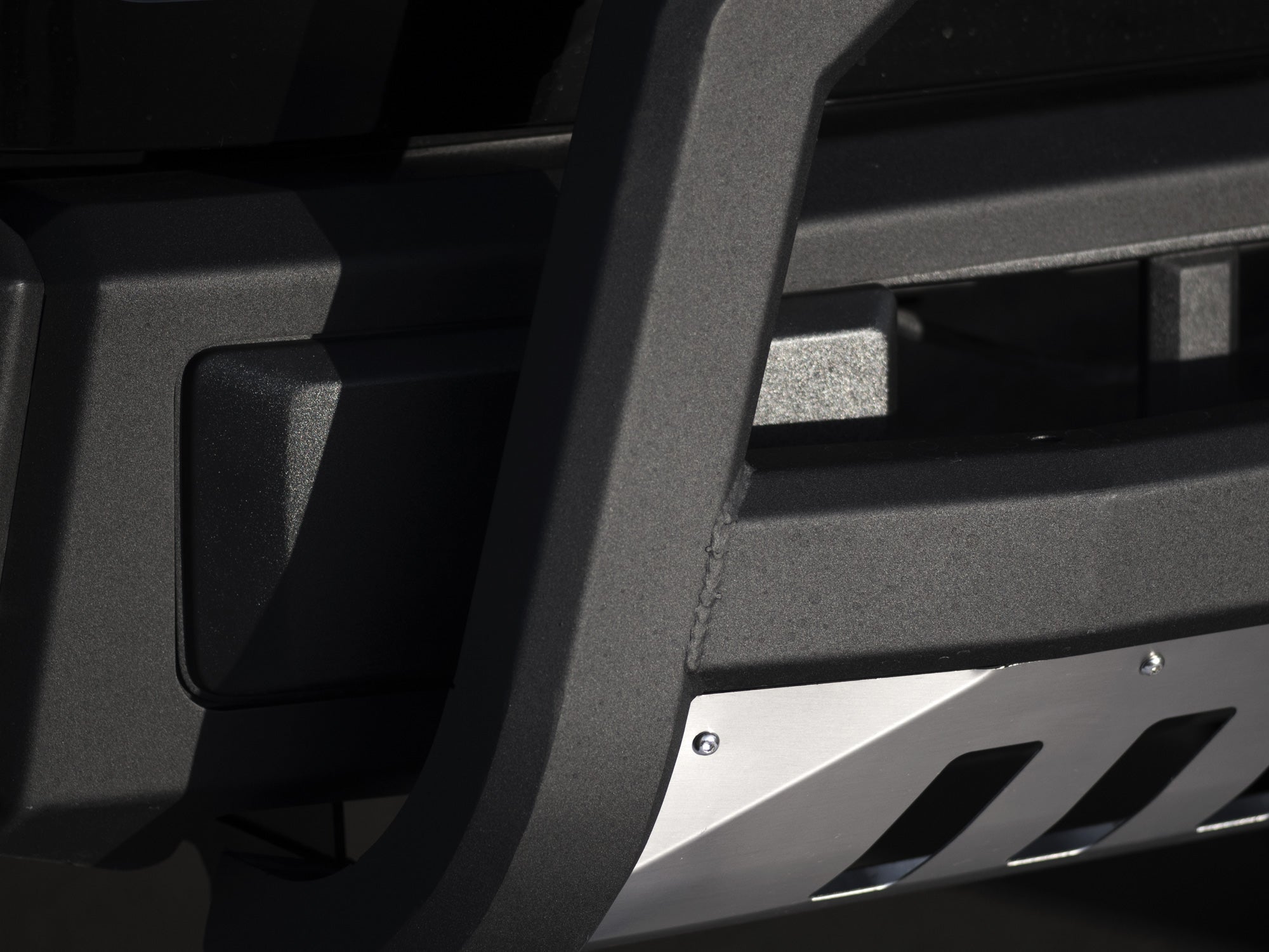Armordillo 1999-2006 Chevy Silverado 1500 Ar Series Bull Bar - Matte Black W/Aluminum Skid Plate