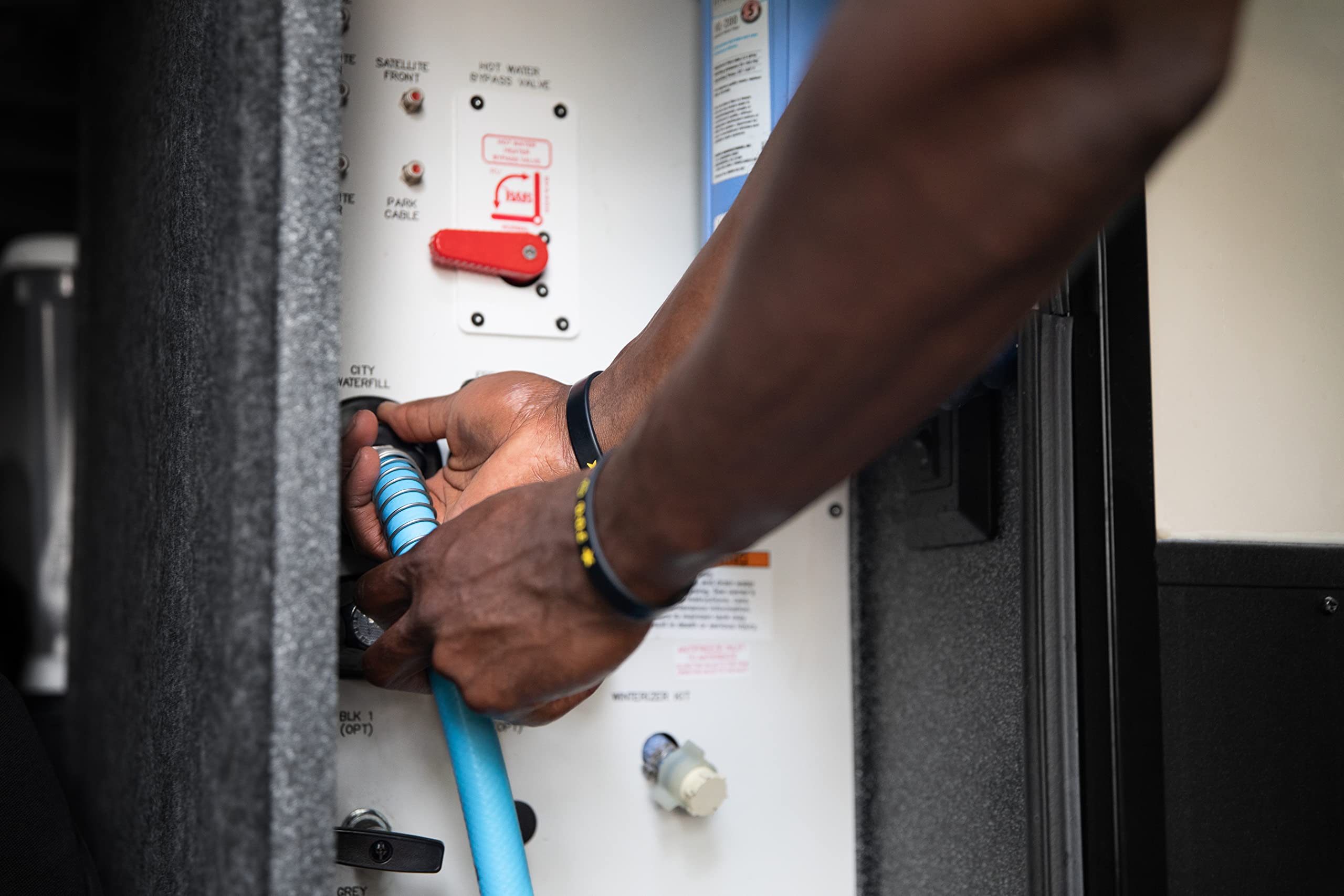 Camco Evoflex 4-Ft Water Hose - Rv Drinking Water Hose Contains No Lead, No Bpa & No Phthalate - Flexible Design W/Stainless Ste