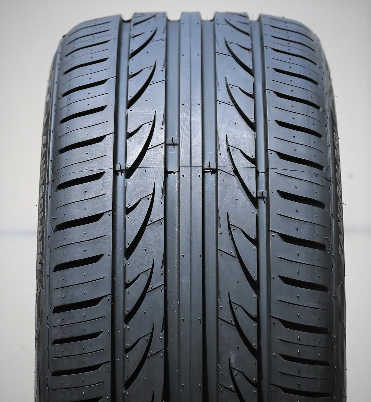 Landgolden Lg27 All-Season Passenger Car High Performance Radial Tire-255/35R20 255/35Zr20 255/35/20 255/35-20 97W Load Range Xl