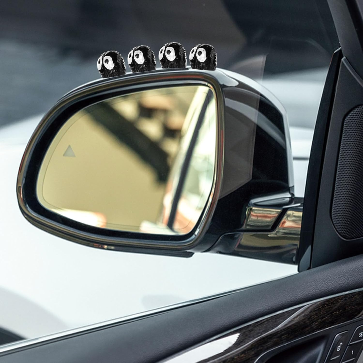 Soot Sprite Car Rearview Mirror - 25 Pcs Cartoon Soot Sprites Accessories for Car Interior Decoration Dashboard Car Ornament Fun
