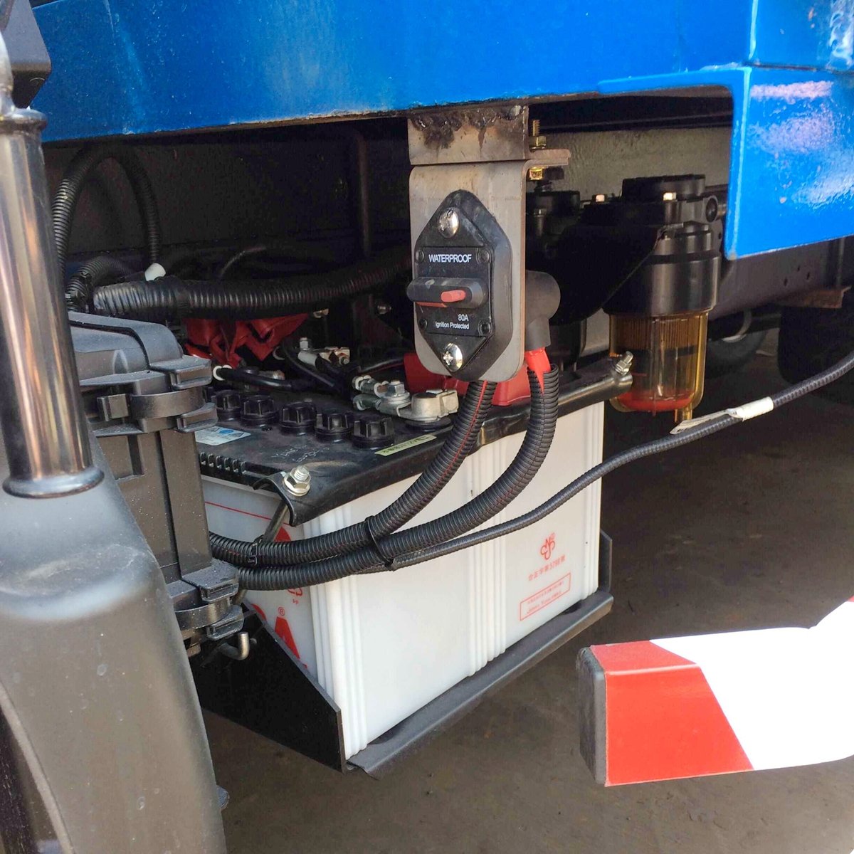 T Tocas Hi-Amp Type Iii 50A Circuit Breaker With Manual Reset Panel Mount, 12V- 48Vdc, Switchable Waterproof