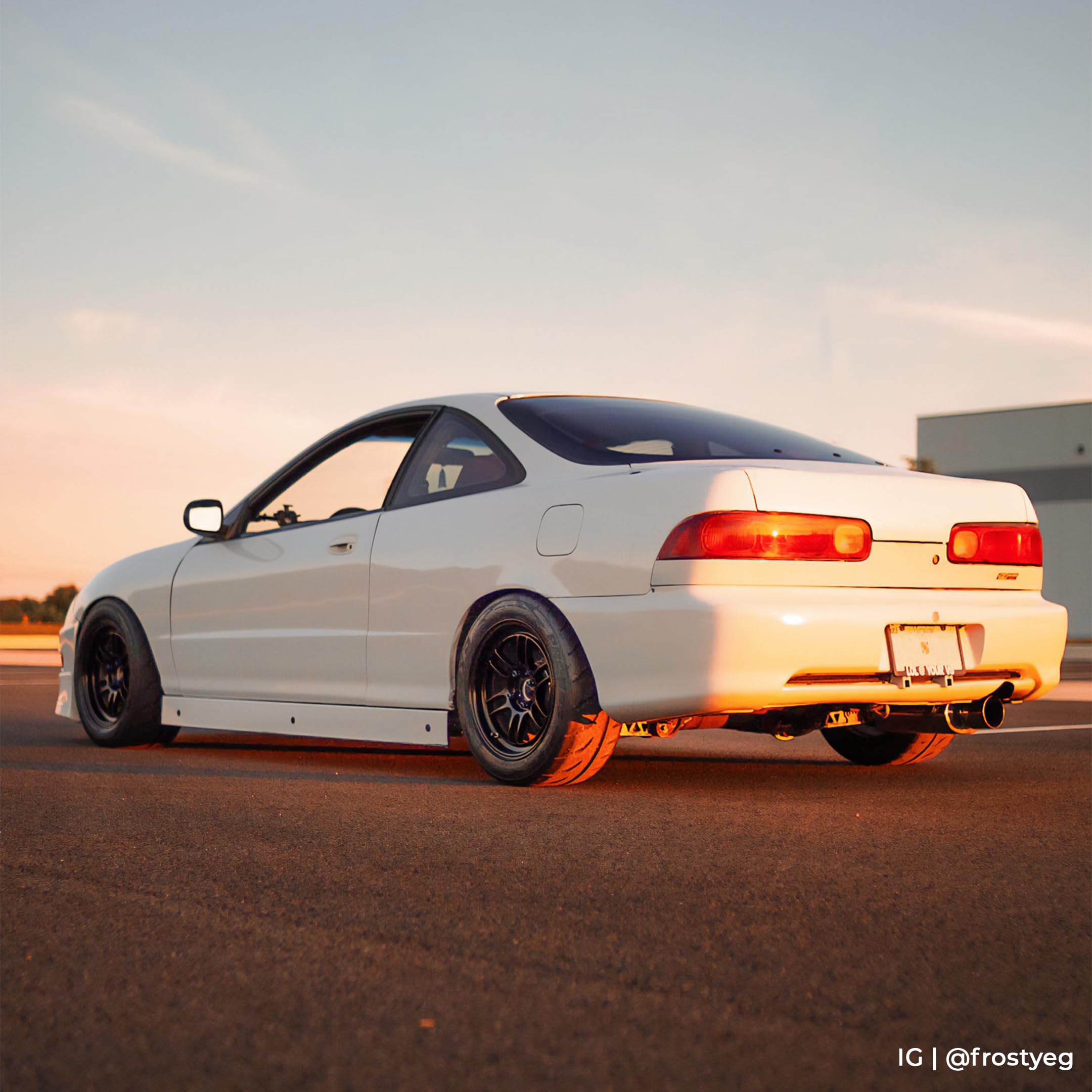 White High Gloss Realistic Paint-Like Microfinish Vinyl Wrap Roll With Vvivid Xpo Air Release Technology (2.5Ft X 5Ft)