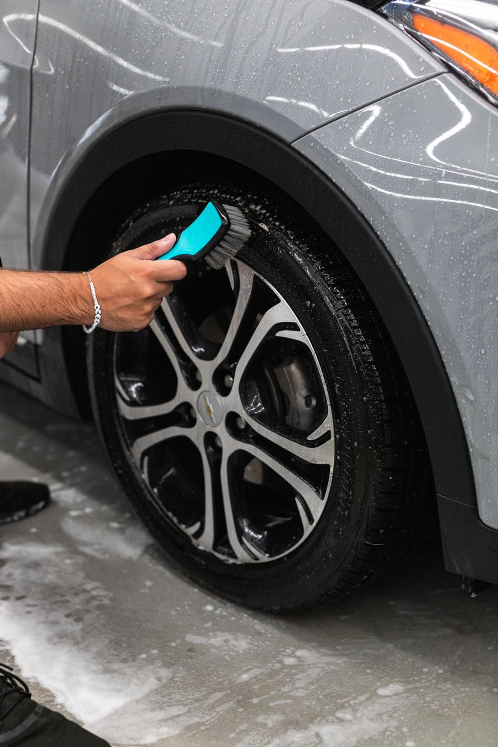Detail Factory - Progrip Xl Tire Brush - Ergonomic Progrip Handle - Stiff Synthetic Bristles To Cut Through Grime - Octane Ripti