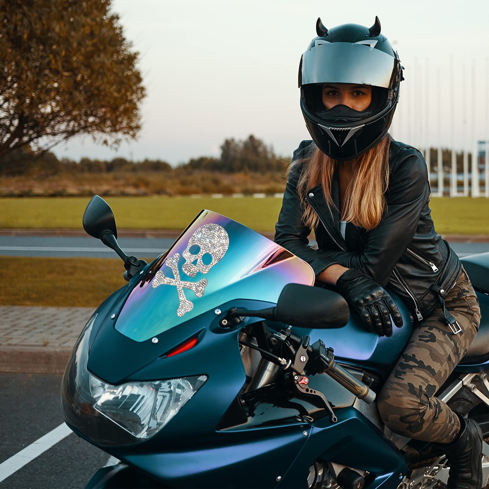 Hungmieh Car Decals For Women, Bling Rhinestone Skull Stickers And Decals With Self-Adhesive Backing For Car Interior&Exterior W