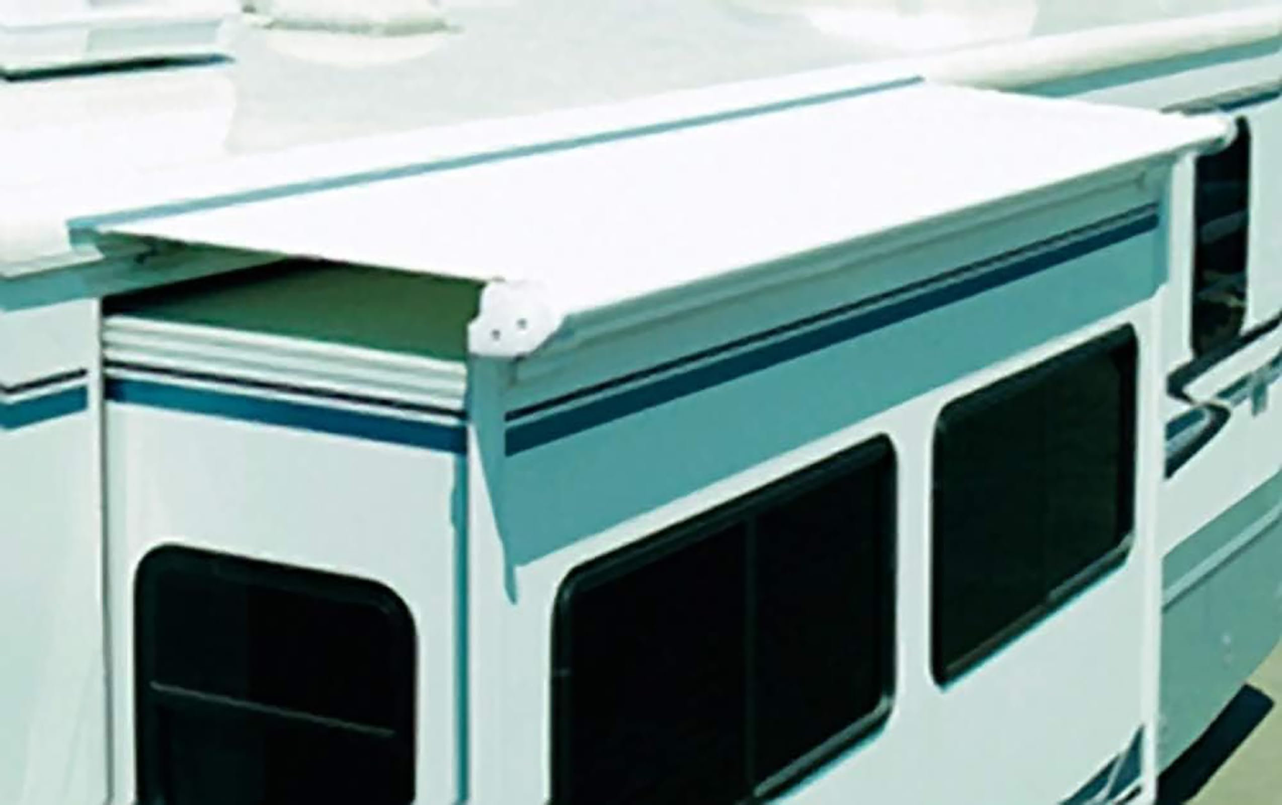 Carefree (UQ1490025) White SideOut Kover III Vinyl Awning with White Deflector