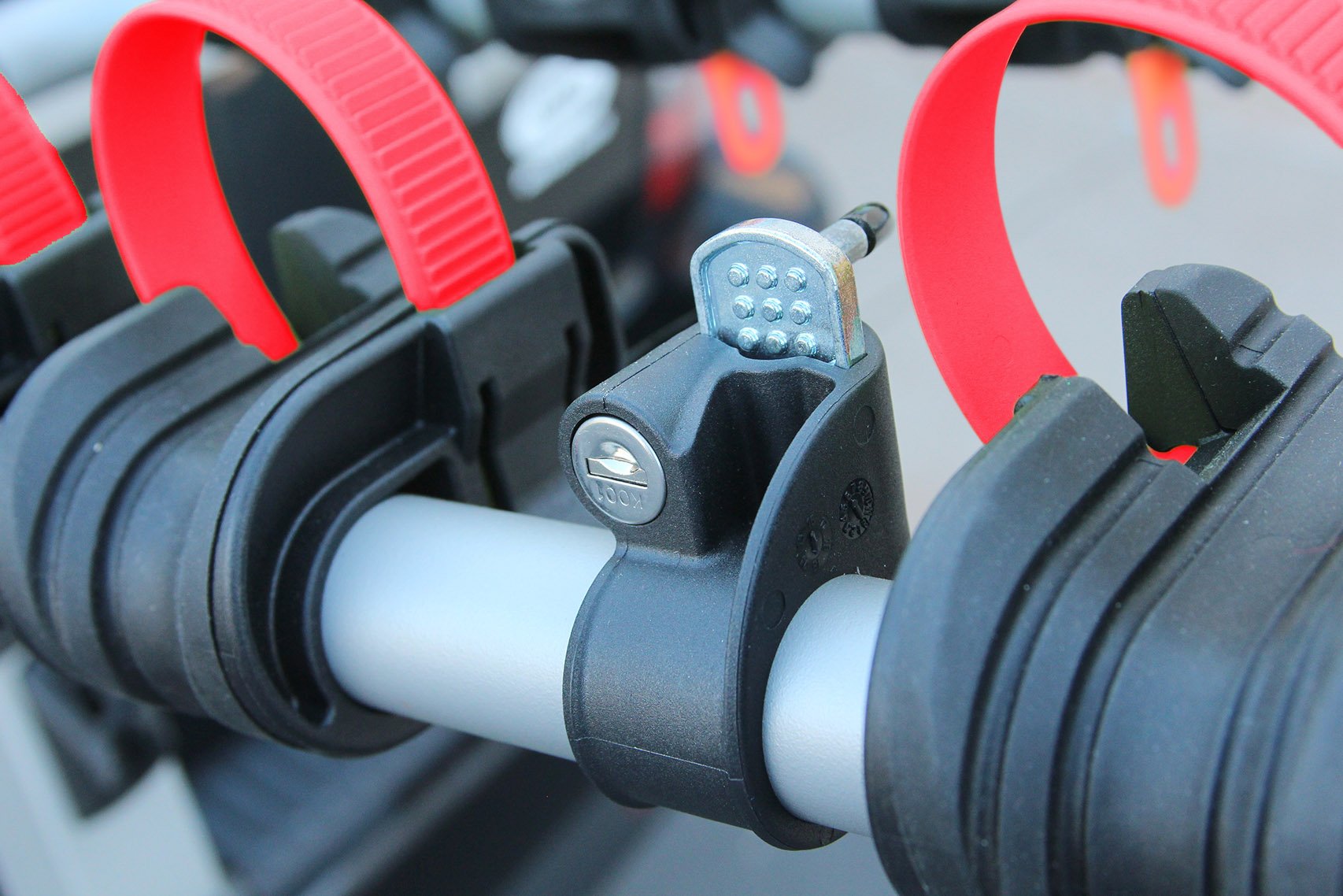 Trimax Road-Max Rmrb4X Deluxe Hitch Mount 4 Bike Carrier