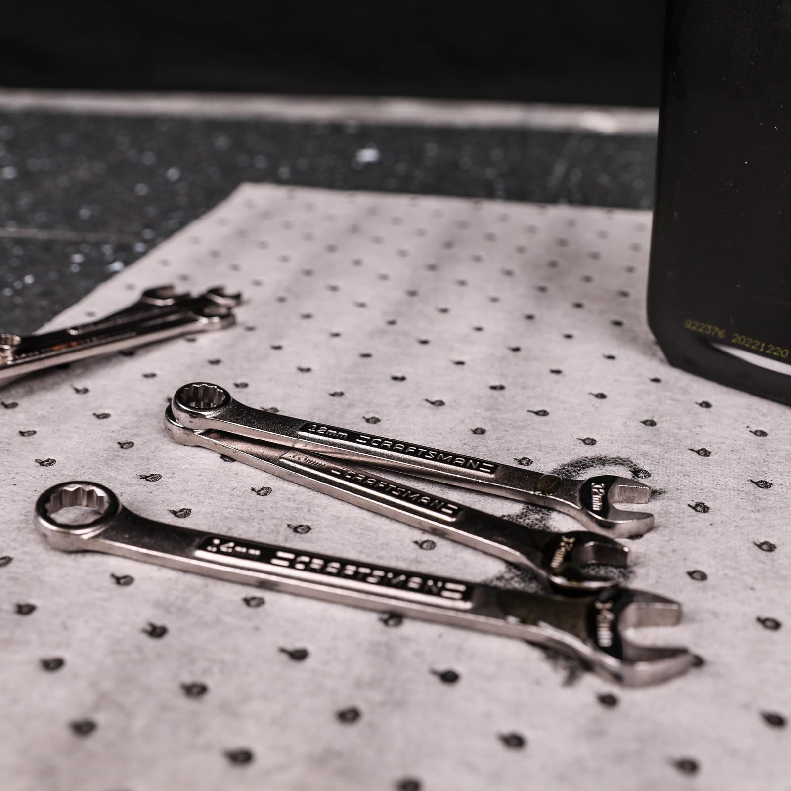 Flashdry - Universal Spill Absorbent Pads (100 Pads Per Container) | 17.5    X 13.5    X 2Mm Oil And All Purpose Premium Liquid