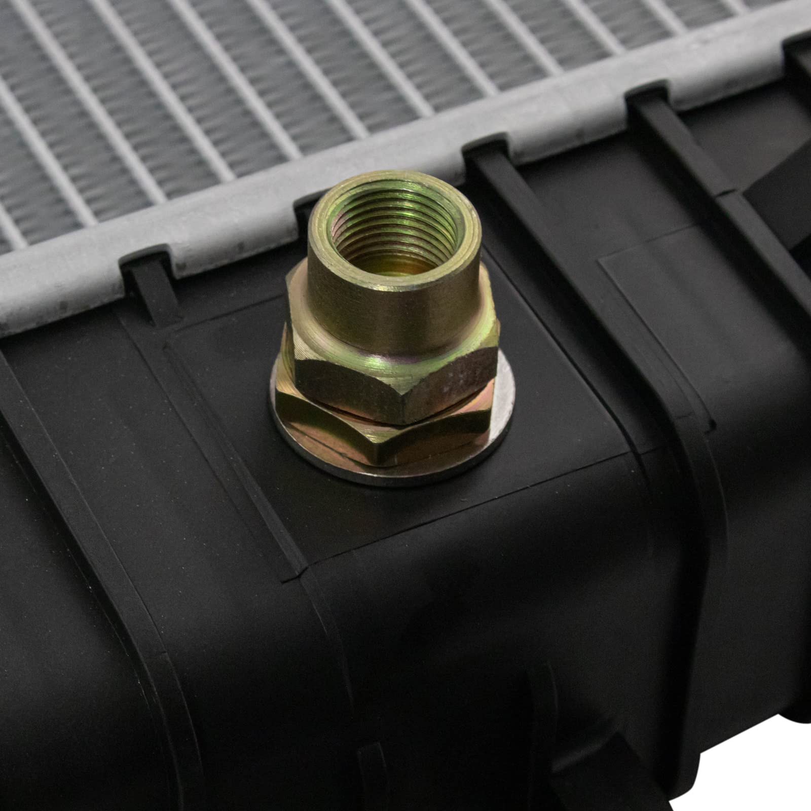 Trq Radiator Assembly Aluminum Core Compatible With 98-00 Ford Explorer 01-05 Explorer Sport Trac 98-11 Ranger 98-07 Mazda B3000