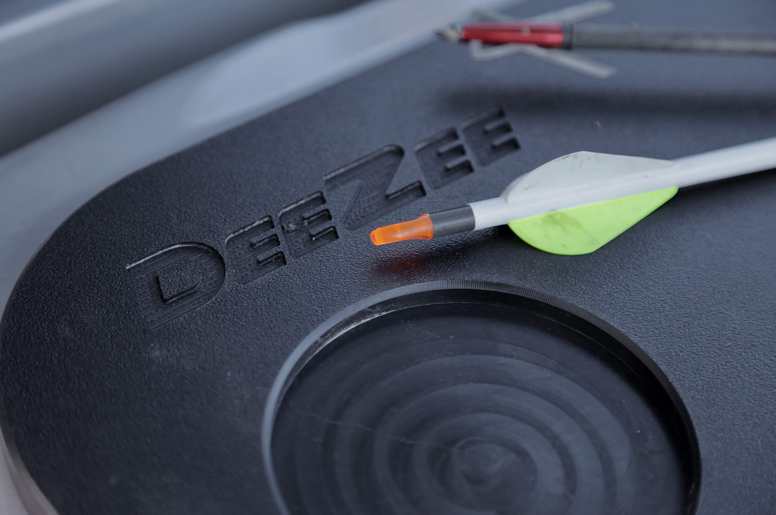 Dee Zee Dz284123 Polymer Tailgate Board Silverado/Sierra 19+