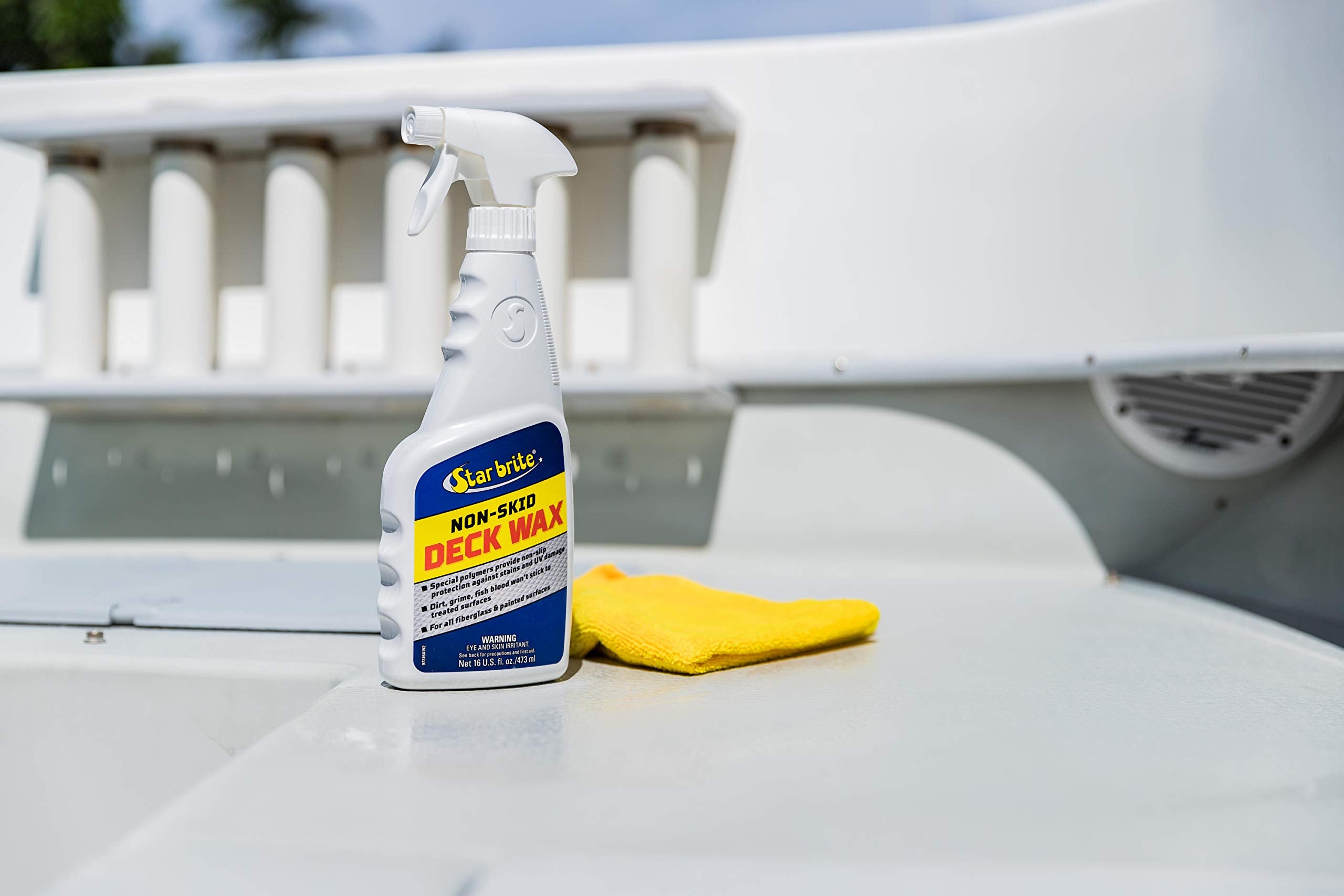STAR BRITE Non-Skid Deck Wax Spray, 16 OZ - Clear Non-Slip Protection from Stains & UV Damage, Model 097316