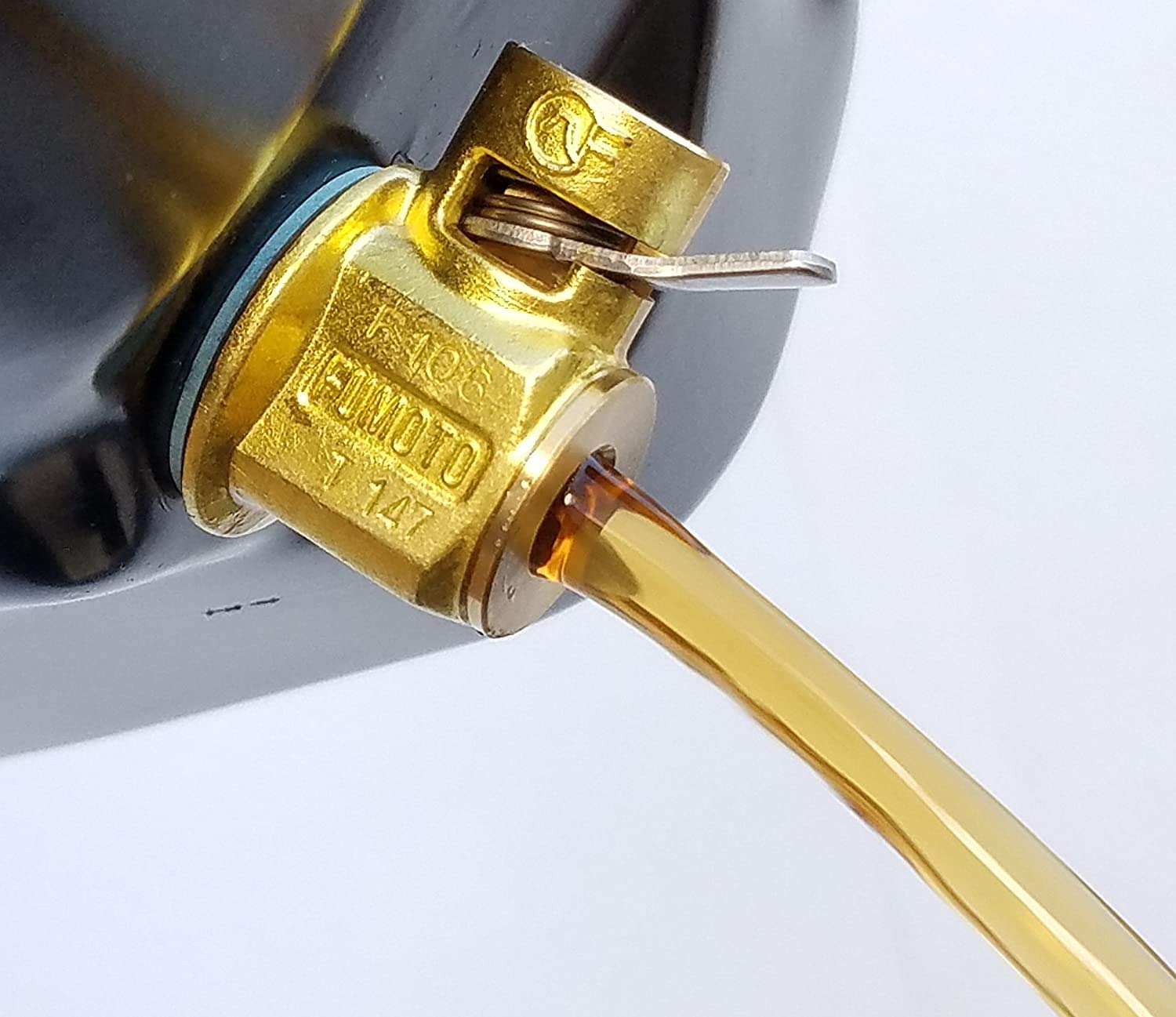 F-137: Standard Valve With 12Mm-1.75 Threads With Lever Clip Gold