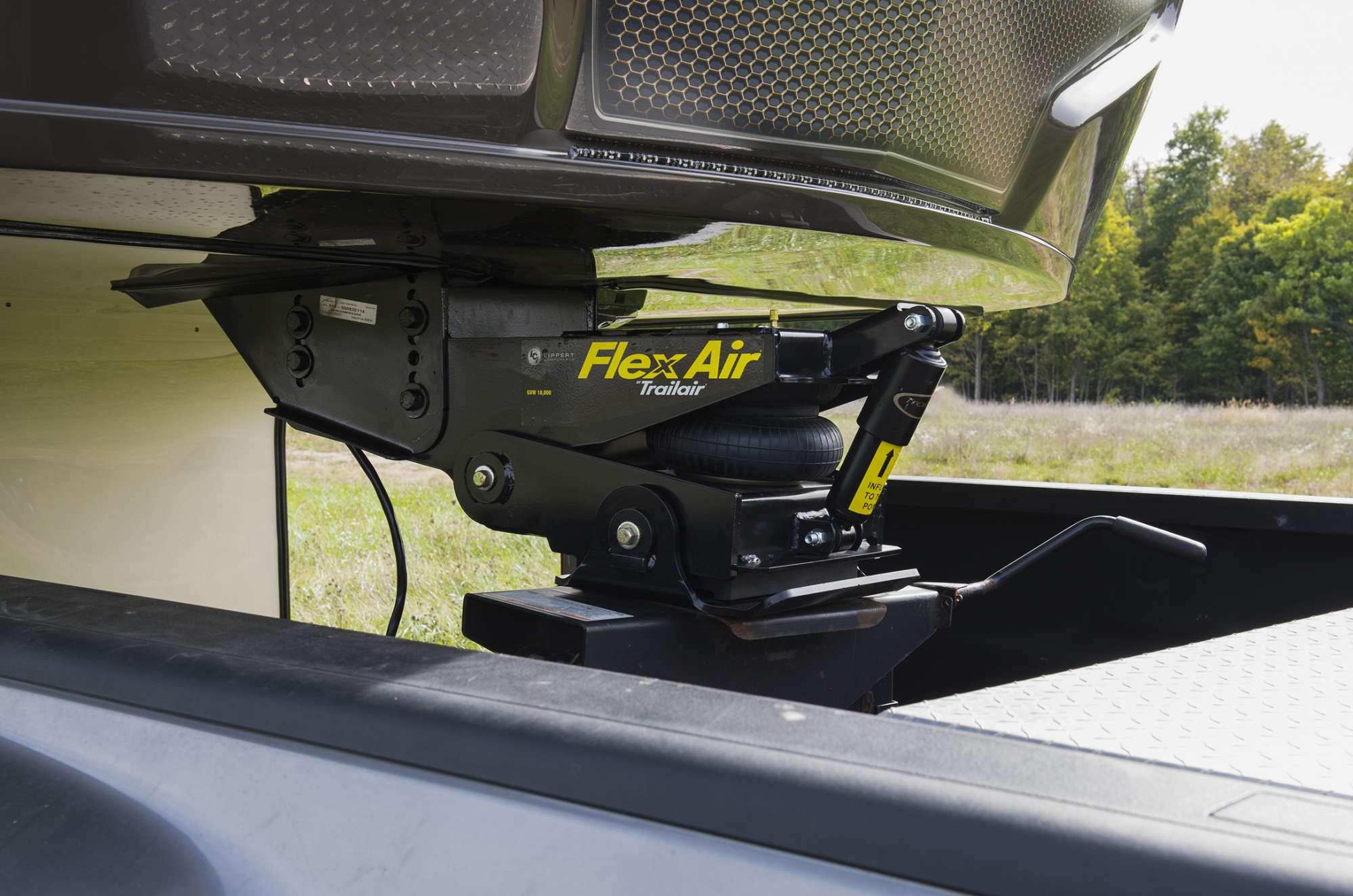 Trailair Curt L05 Air Ride 18K Fifth Wheel Pin Box - Internal Airbag With Built-In Strut Reduces Chucking, Jarring, Bounching; 1