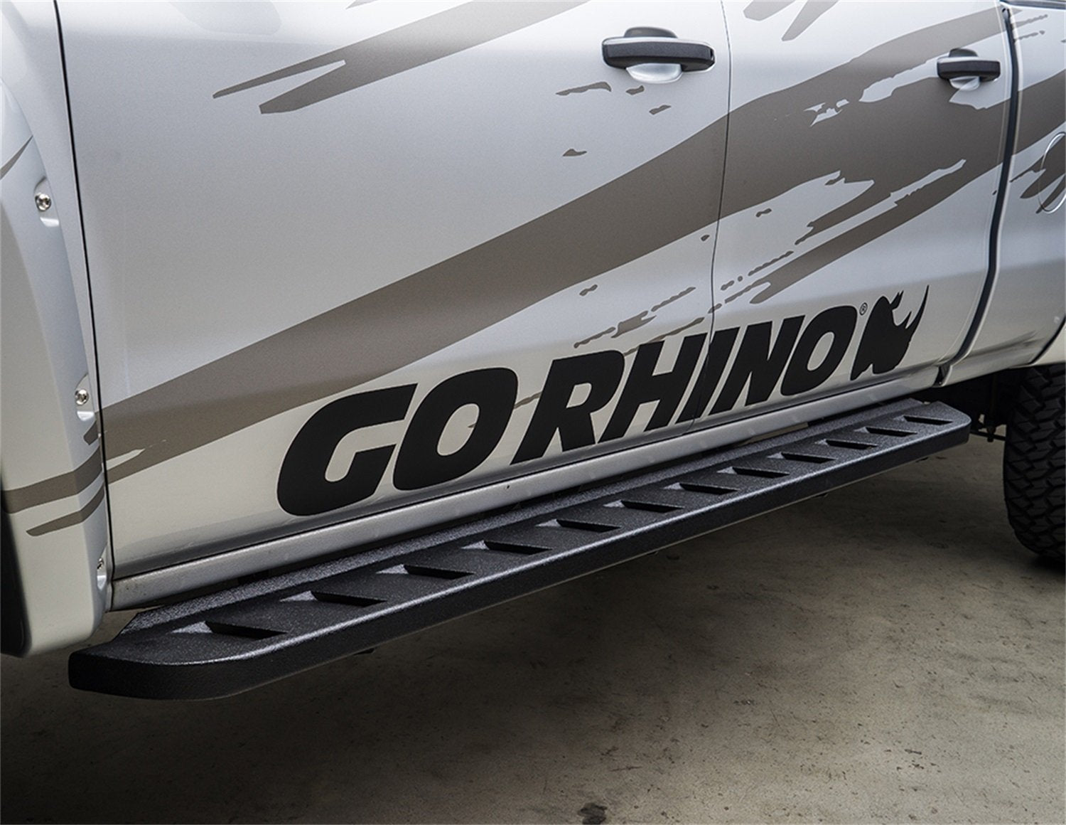 Go Rhino 63423580T RB10 Running Boards with Mounting Brackets Kit for Chevrolet 15-24 Colorado, GMC 15-24 Canyon (Crew Cab Picku