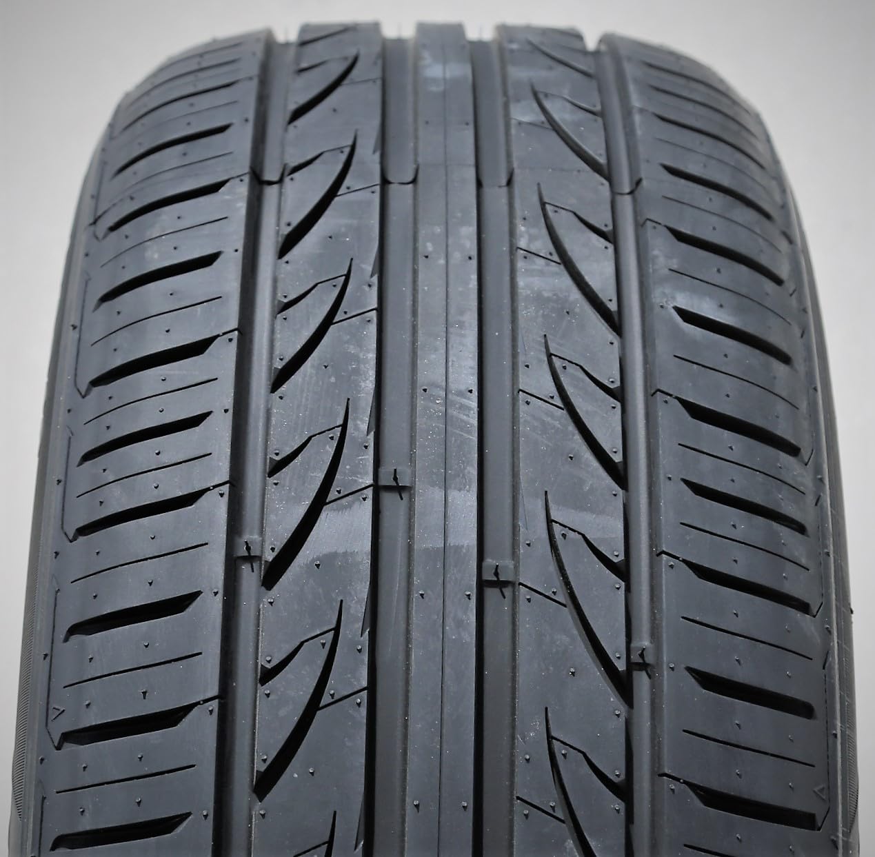 Landgolden Lg27 All-Season Passenger Car High Performance Radial Tire-215/40R18 215/40Zr18 215/40/18 215/40-18 89W Load Range Xl 4-Ply Bsw Black Side Wall Utqg 500Aa