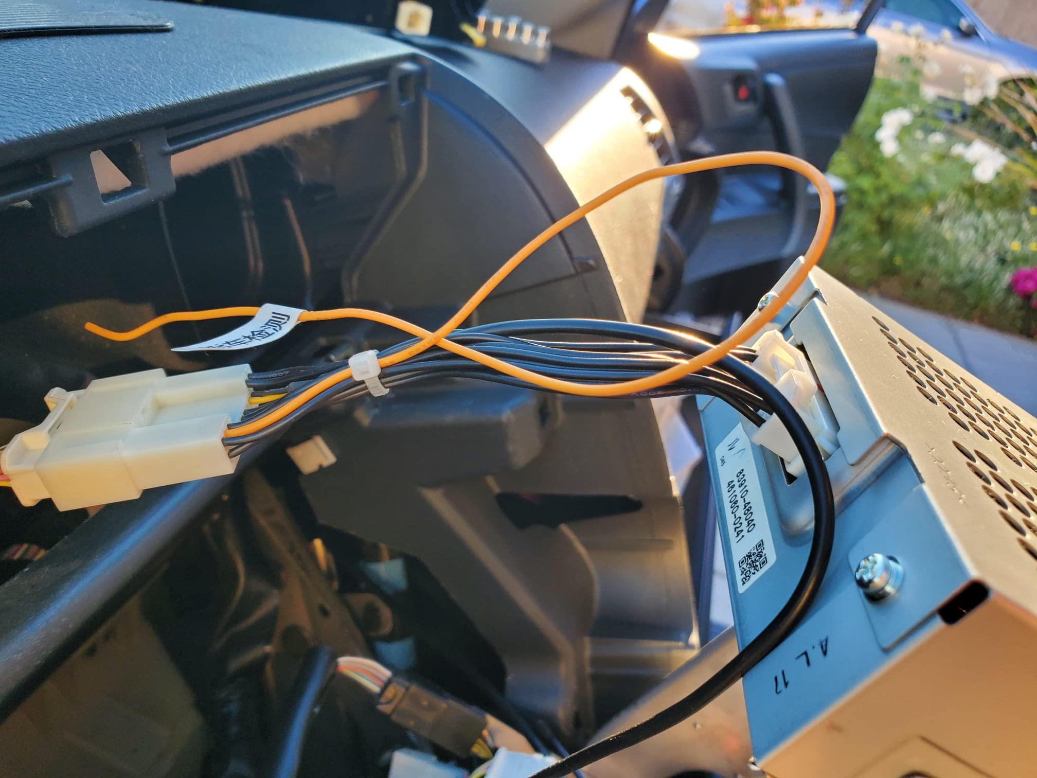 Adapter For 2008-2013 Toyota Highlander Factory Backup Camera Switch From Oem Mfd Screen To The Aftermarket Head Unit Screen