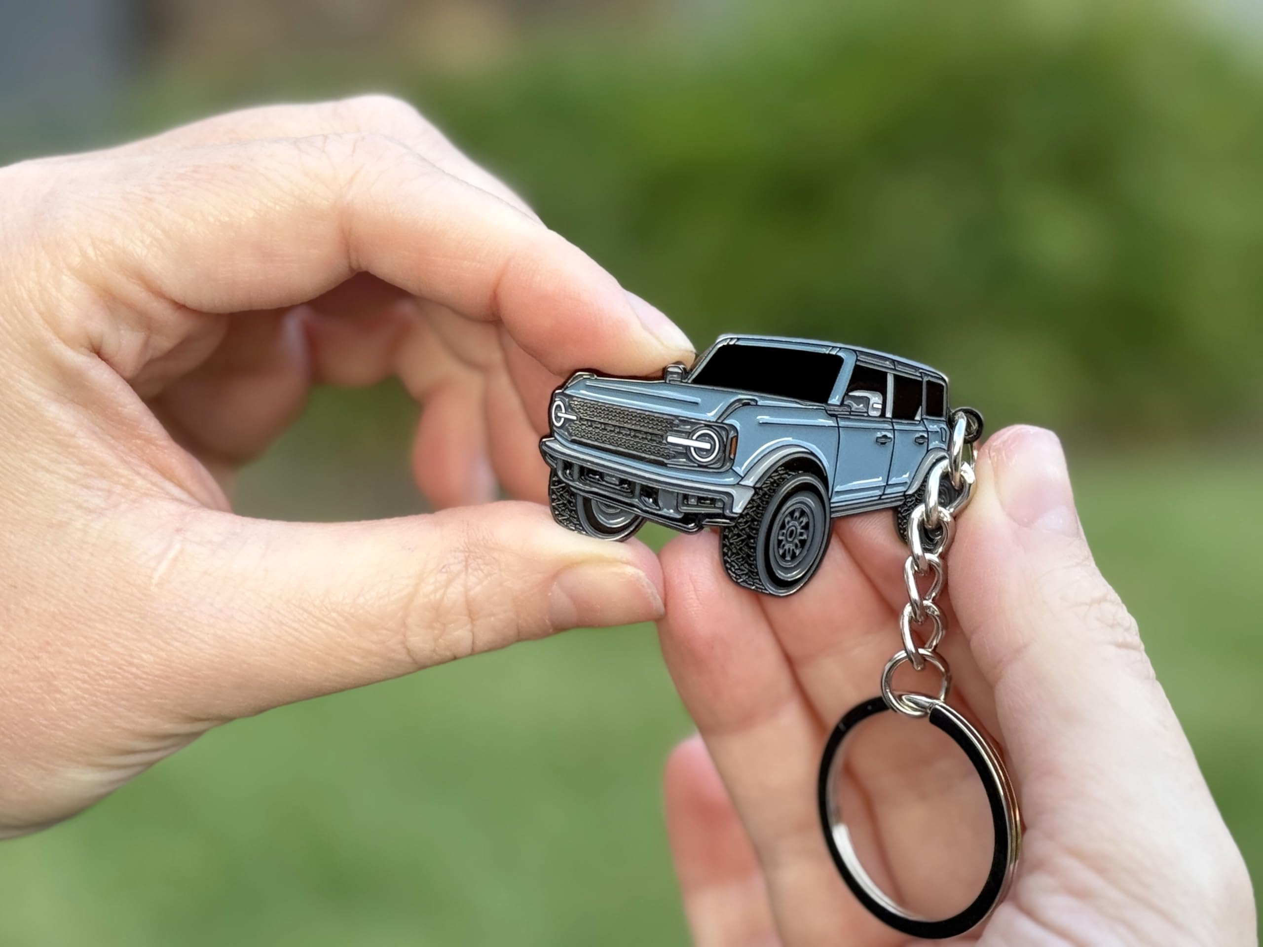 Four Wheel Beast Bronco Keychain Accessories 2023 4 Door Key Chain Fob Cover Cool Car Mods (Area 51)